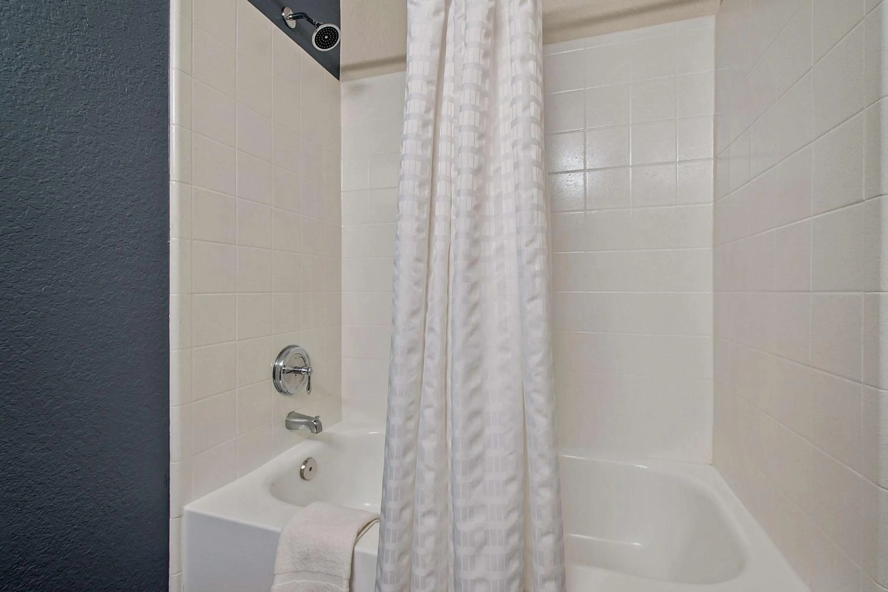 Bathroom in Extended Stay America Suites - Miami - Airport - Blue Lagoon