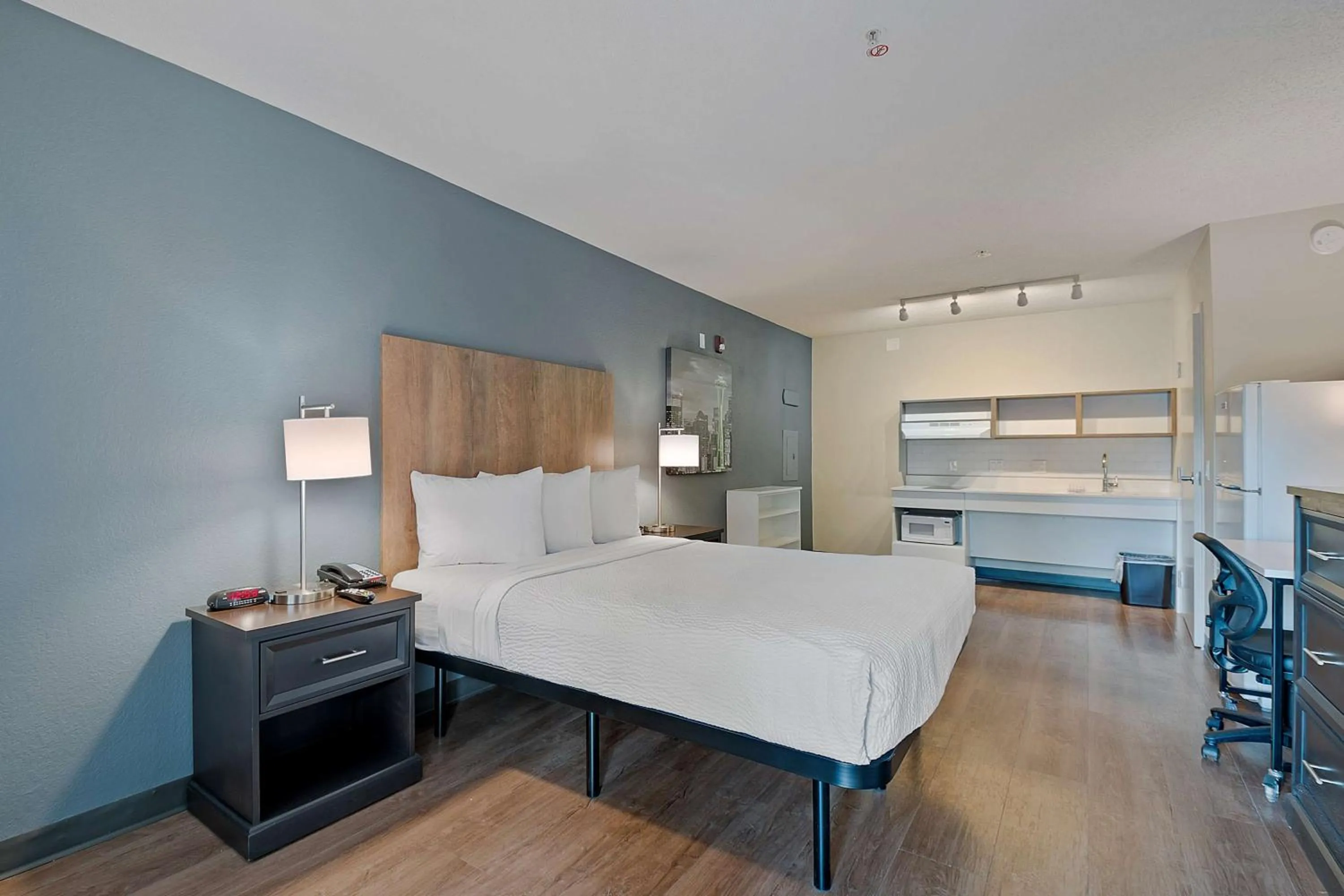 Bedroom, Bed in Extended Stay America Suites - Miami - Airport - Blue Lagoon