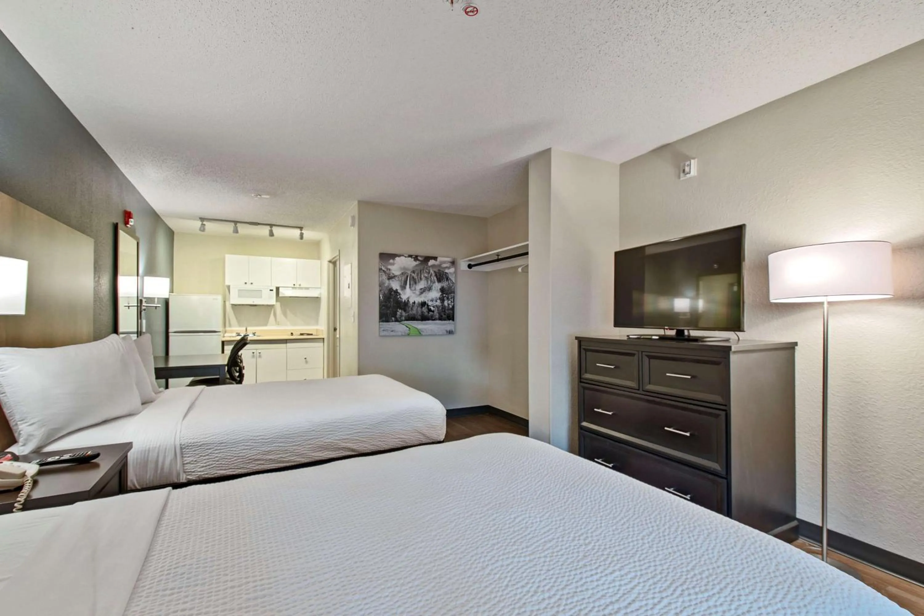 Bedroom, Bed in Extended Stay America Suites - Miami - Airport - Blue Lagoon