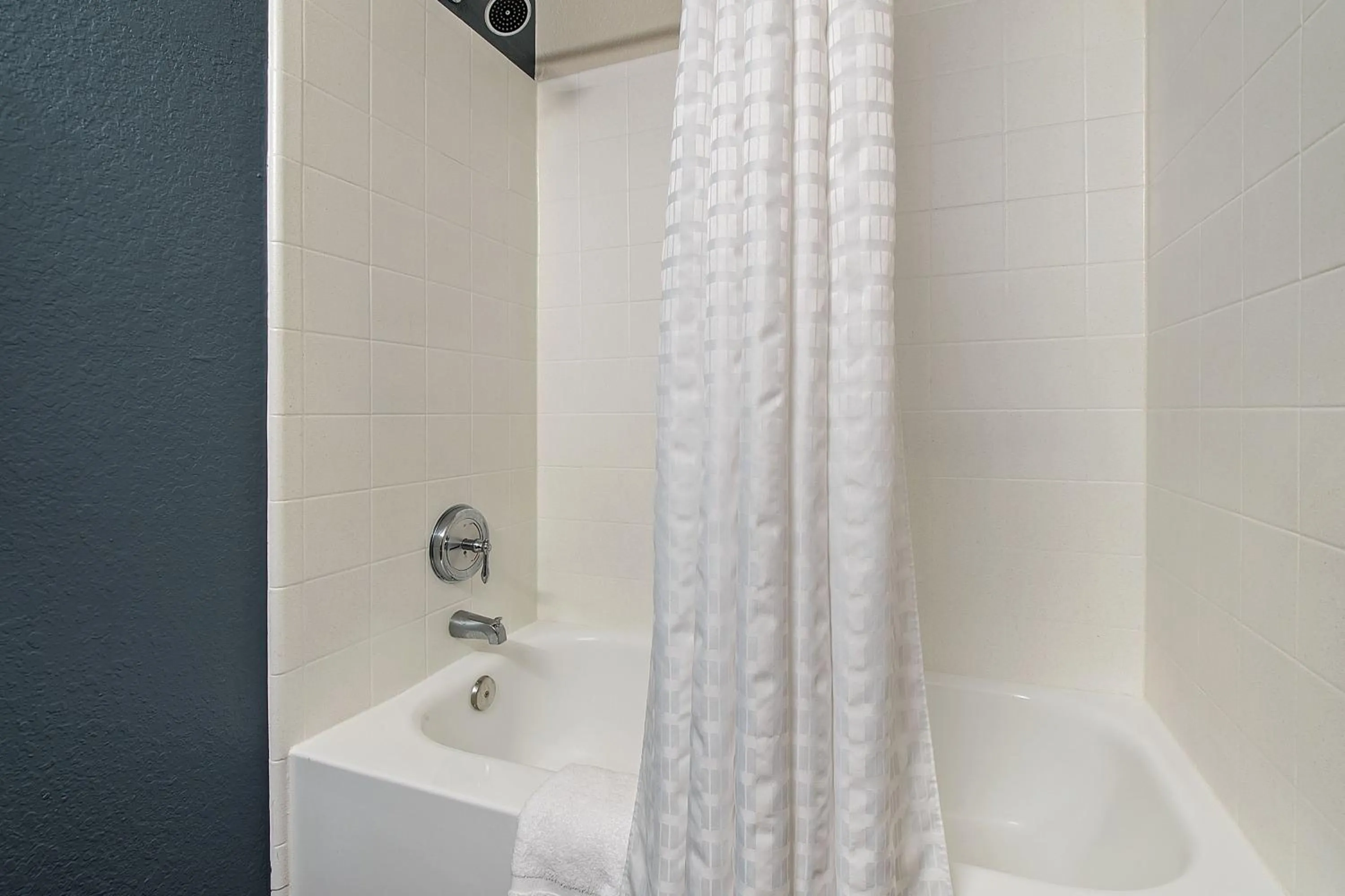 Bathroom in Extended Stay America Suites - Miami - Airport - Blue Lagoon