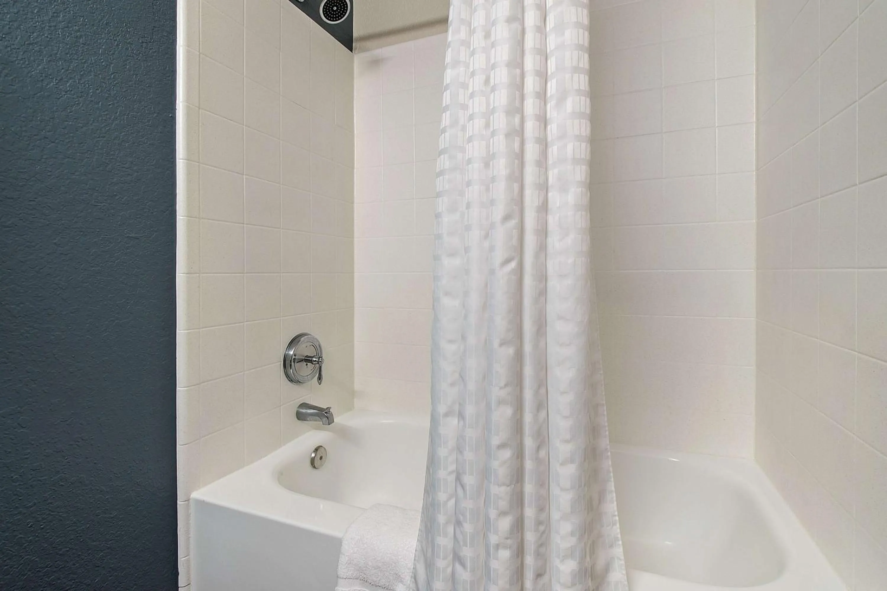 Bathroom in Extended Stay America Suites - Miami - Airport - Blue Lagoon