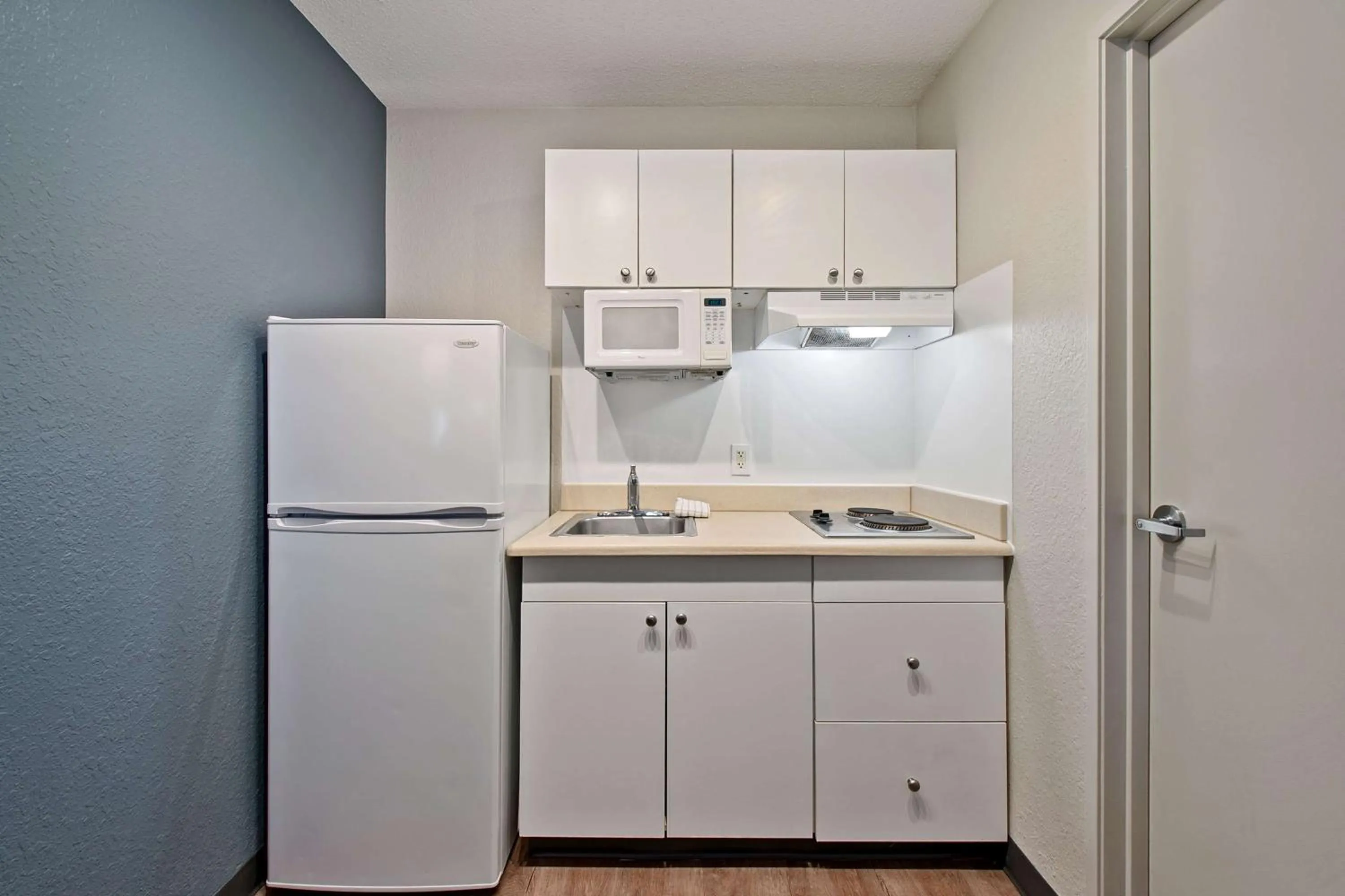 Kitchen or kitchenette in Extended Stay America Suites - Miami - Airport - Blue Lagoon