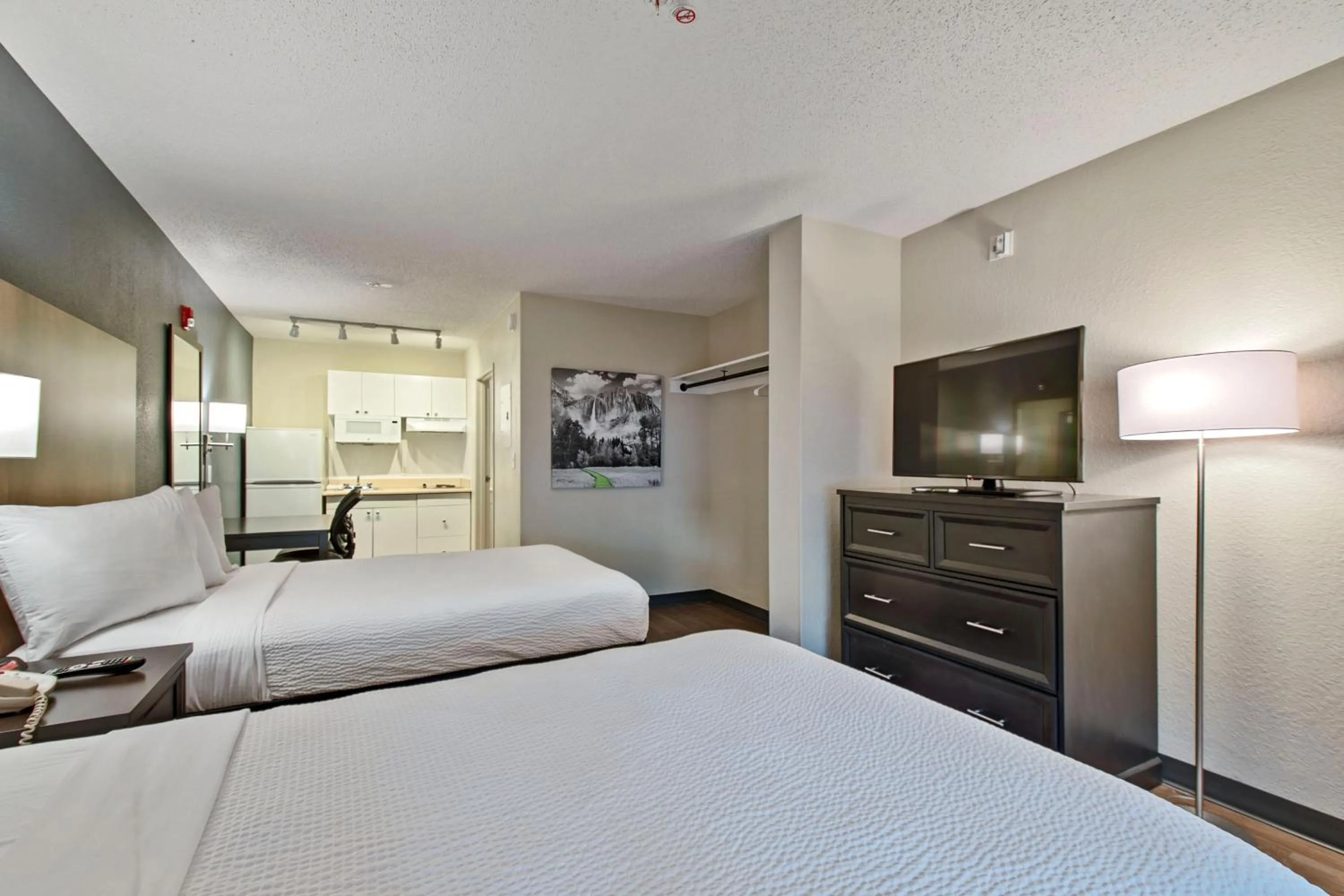 Bed in Extended Stay America Suites - Miami - Airport - Blue Lagoon