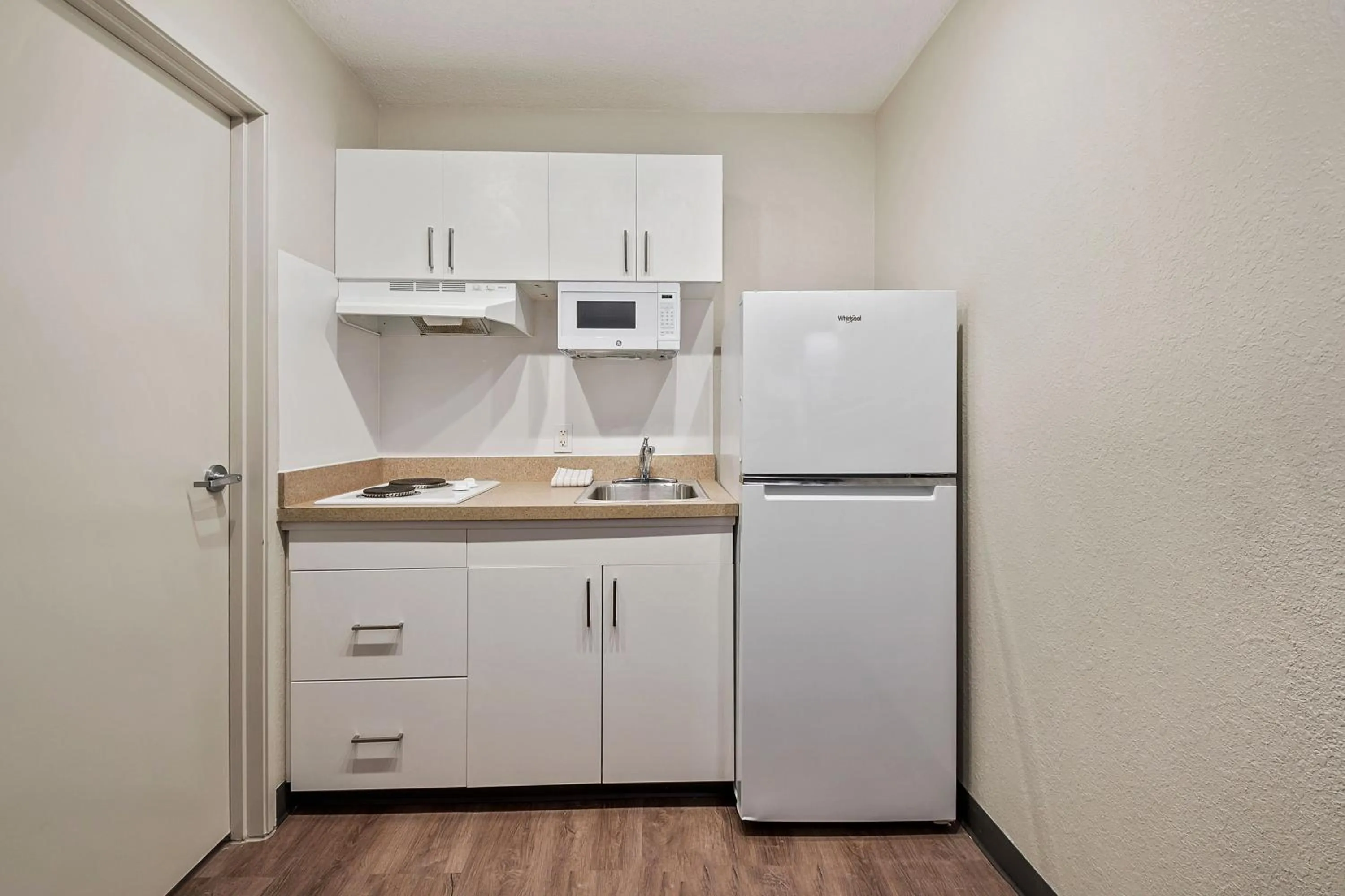 Kitchen or kitchenette in Extended Stay America Suites - Miami - Airport - Blue Lagoon