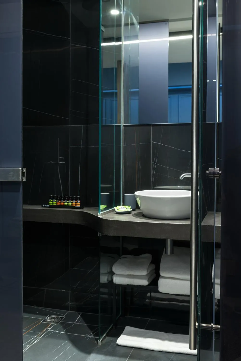 Bathroom in Sir Athens