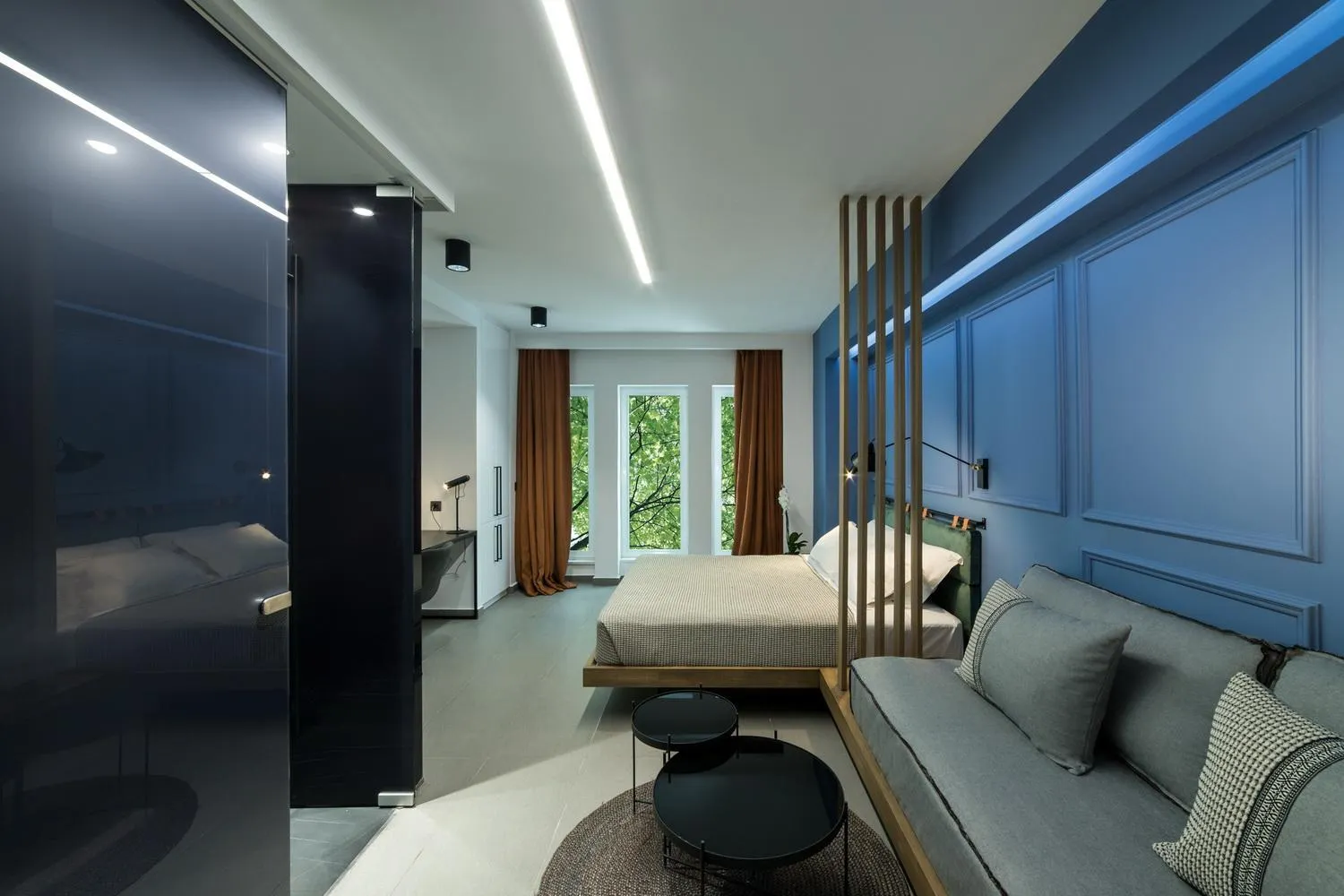 Photo of the whole room, Bed in Sir Athens