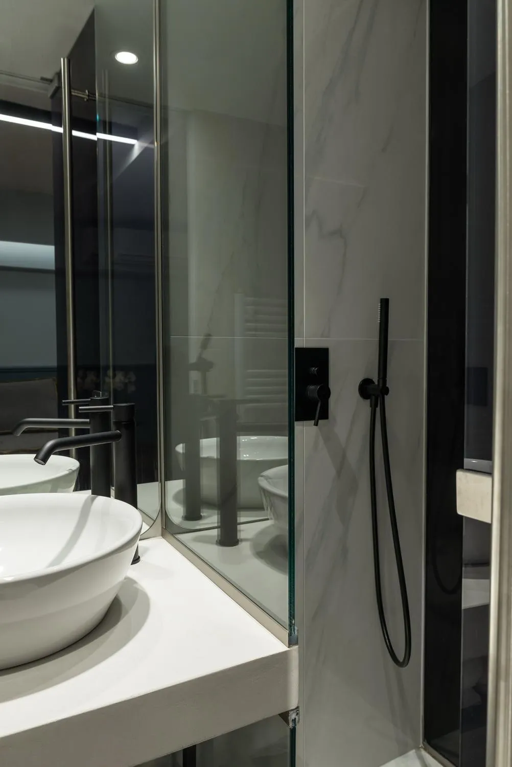 Shower in Sir Athens