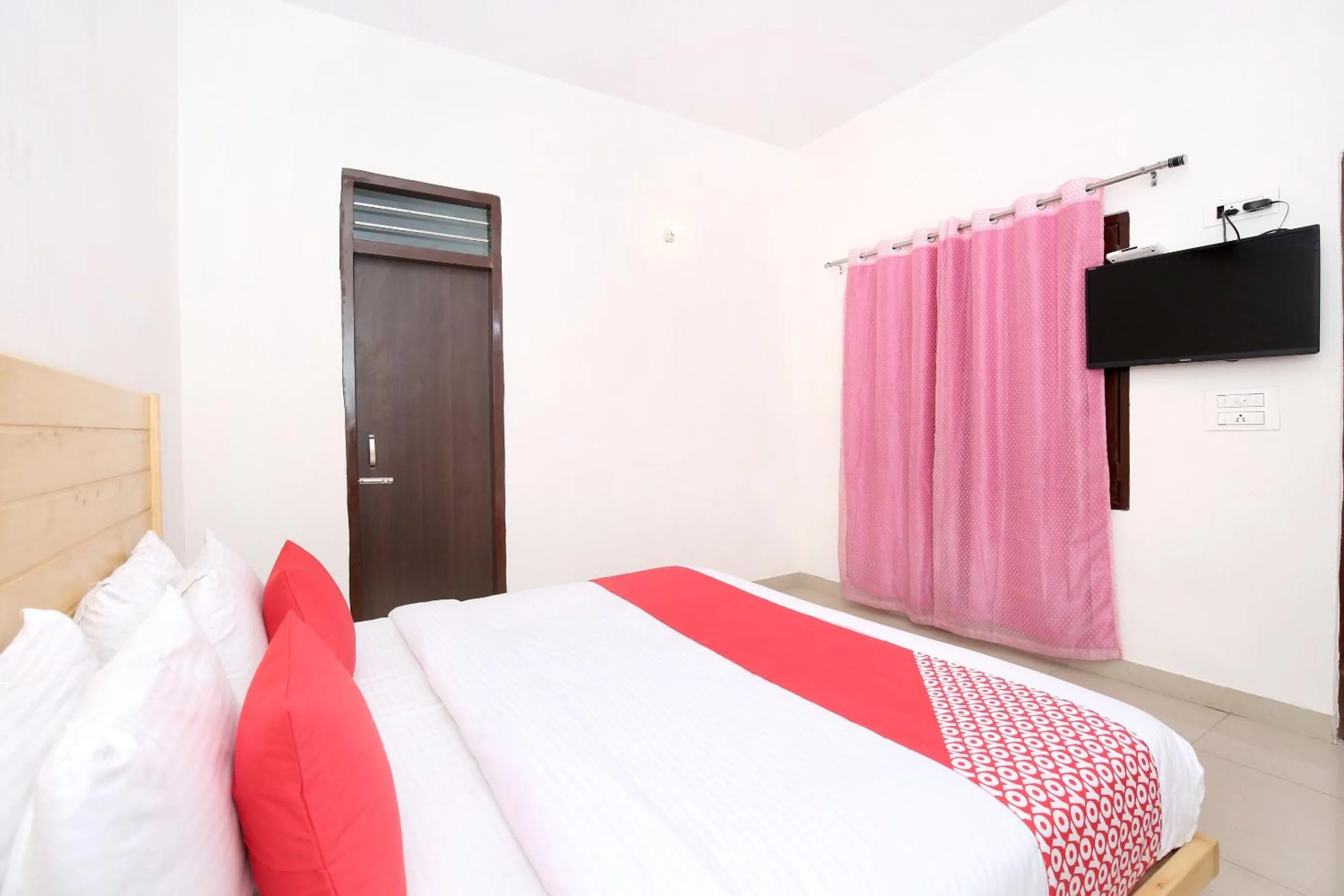 Bedroom, Bed in Hotel O Chandigarh