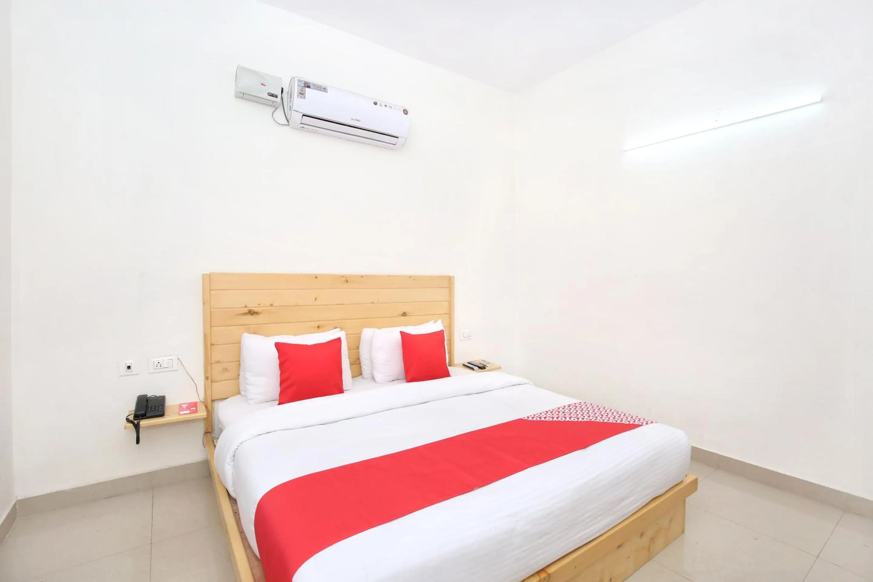 Bedroom, Bed in Hotel O Chandigarh