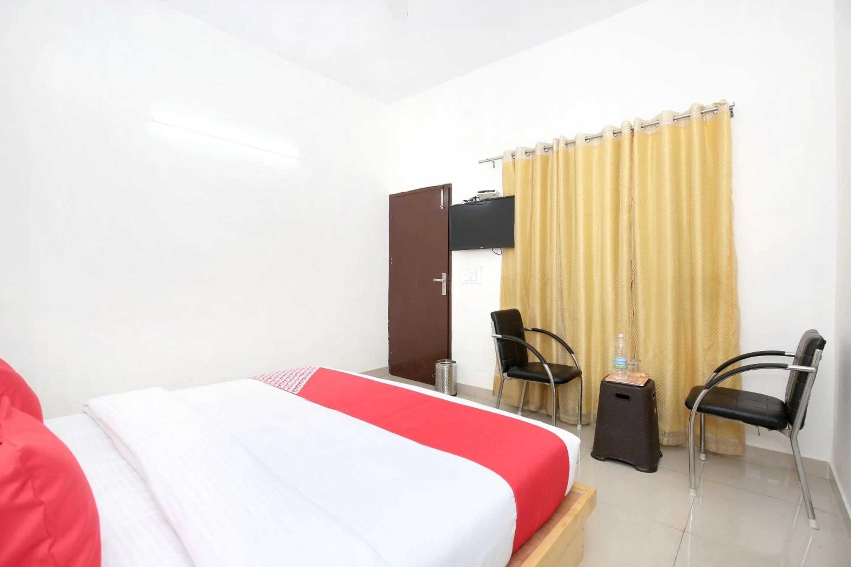 Bedroom, Bed in Hotel O Chandigarh