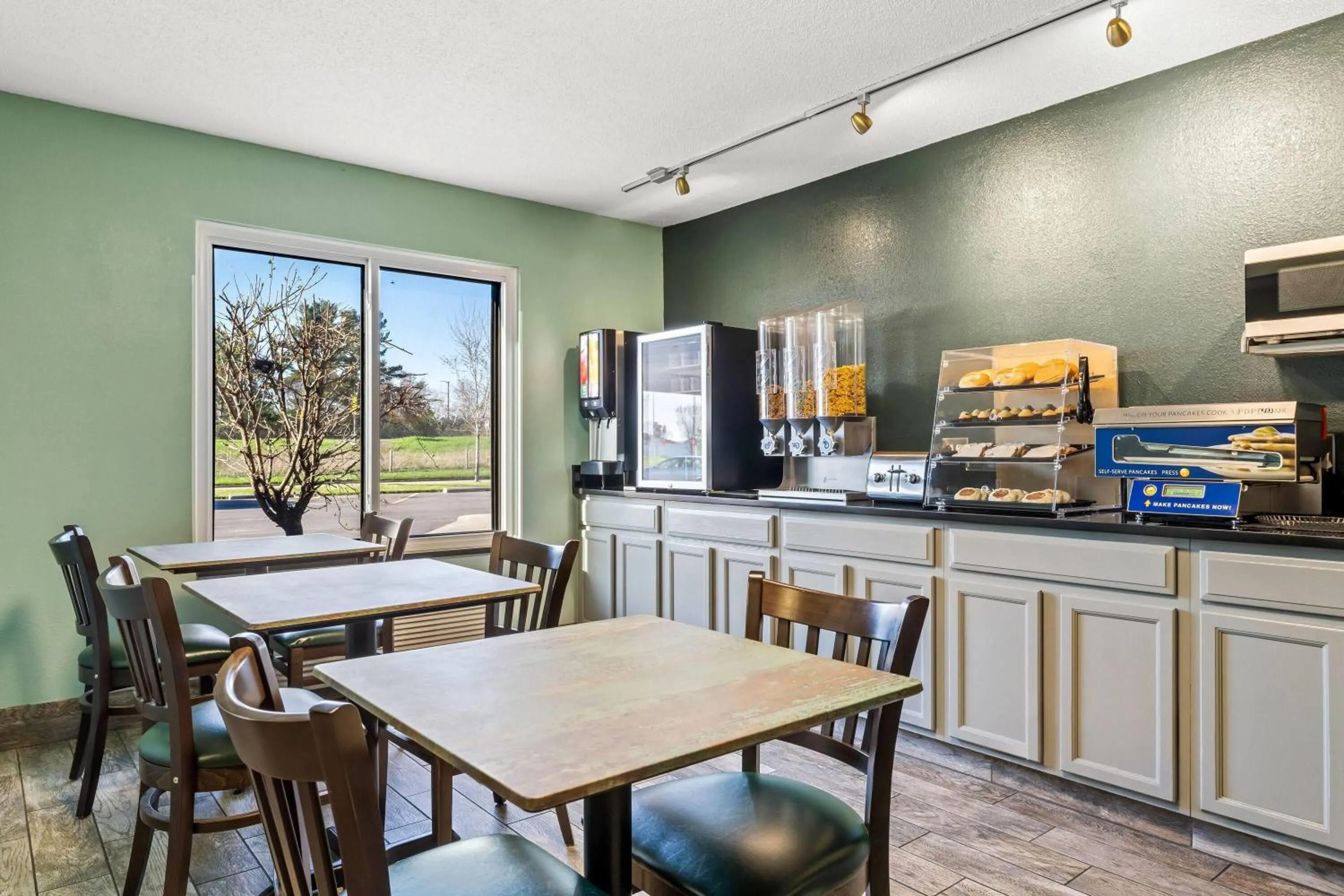 Restaurant/places to eat in Days Inn by Wyndham Black River Falls - Access to ATV Trail