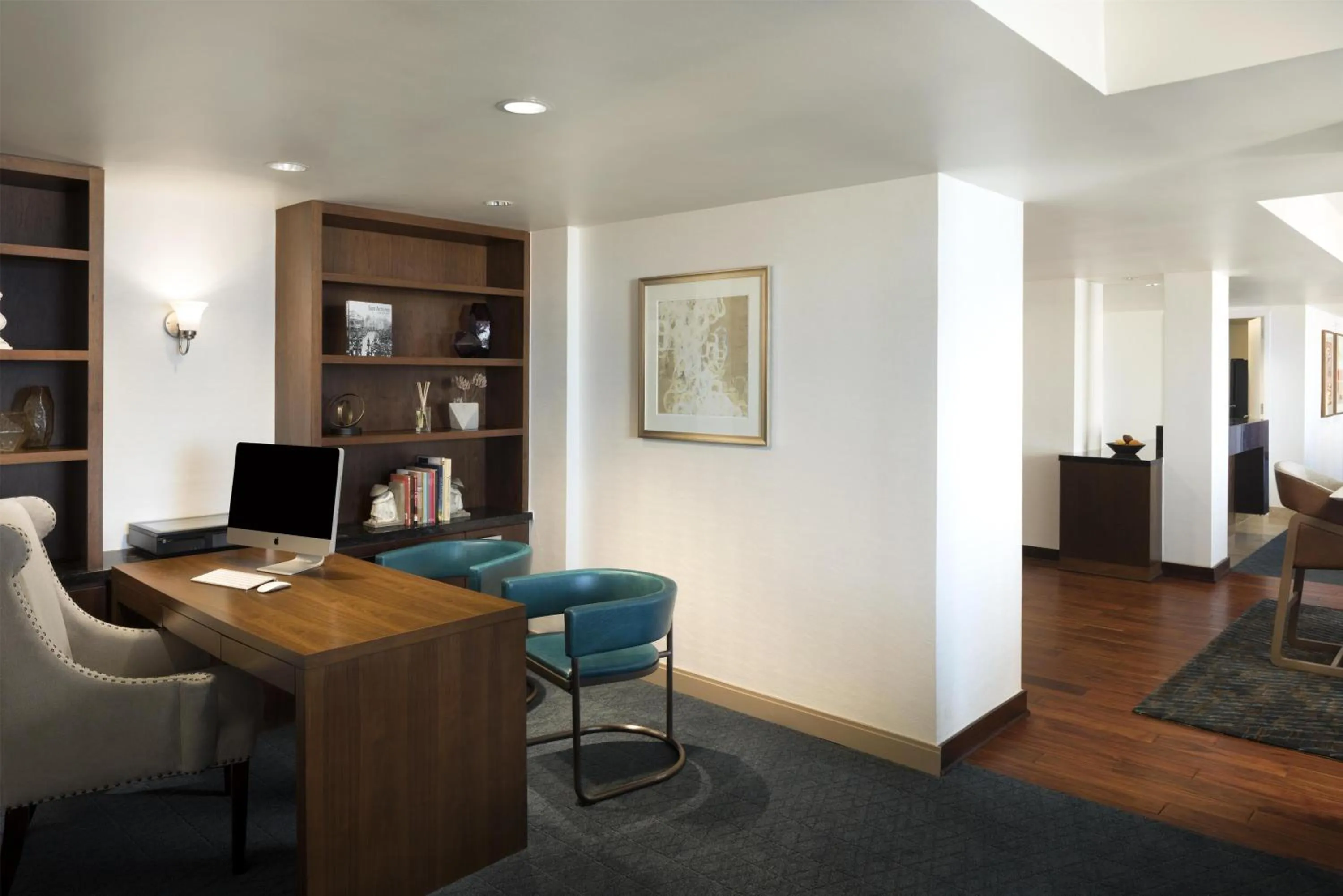 Photo of the whole room in Grand Hyatt San Antonio River Walk