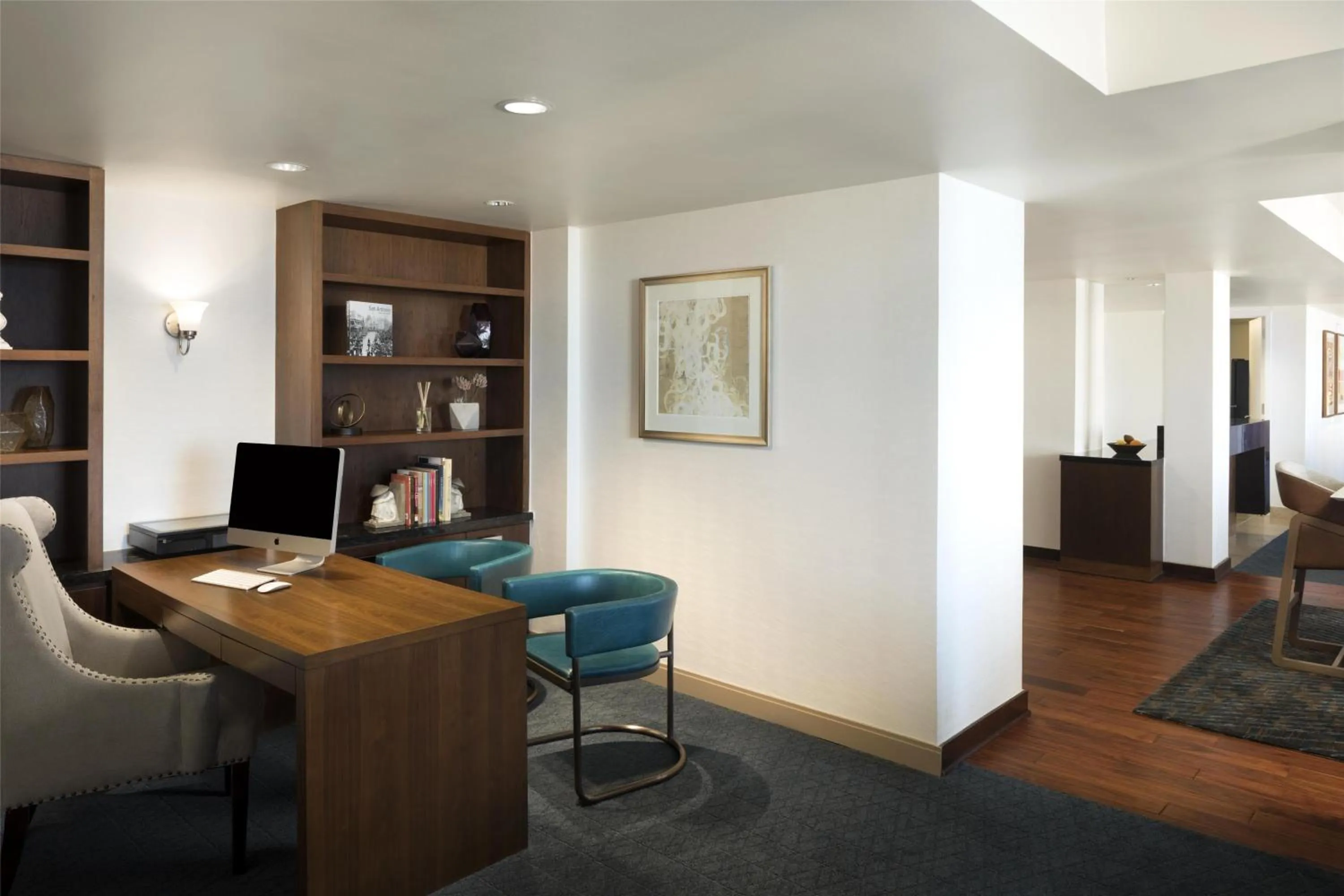 Photo of the whole room in Grand Hyatt San Antonio River Walk