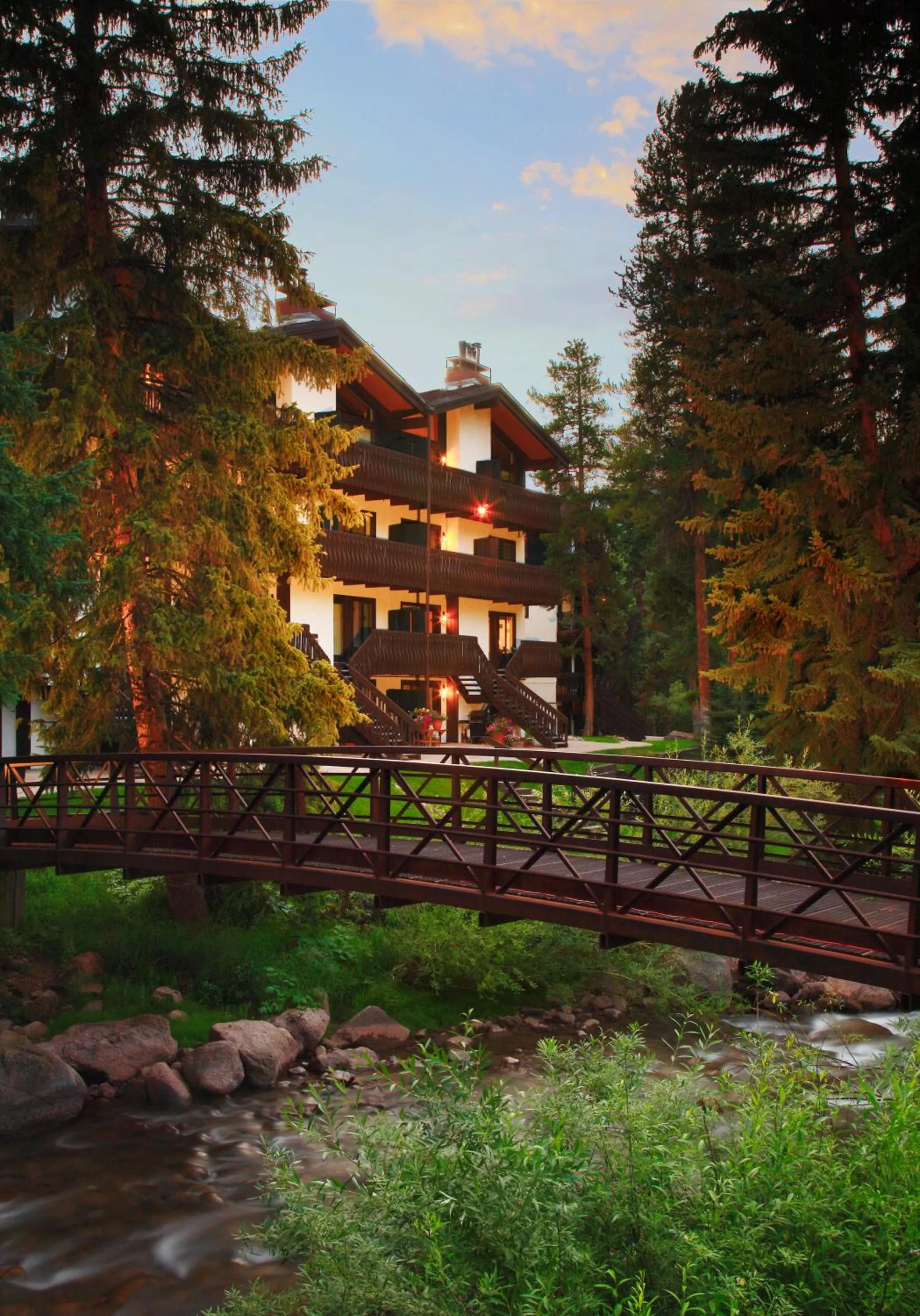 Facade/entrance in Vail Racquet Club Mountain Resort