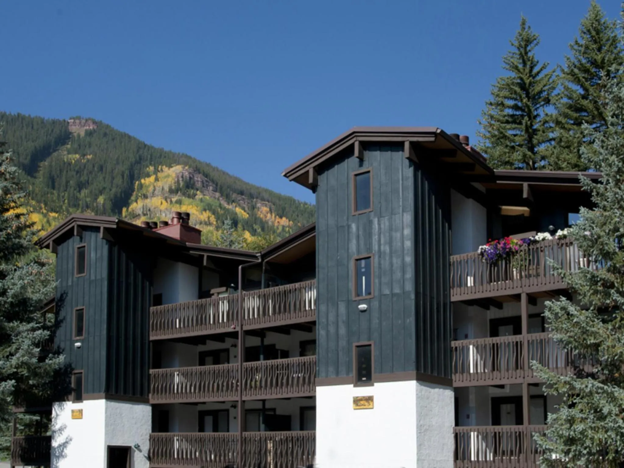 Property building in Vail Racquet Club Mountain Resort