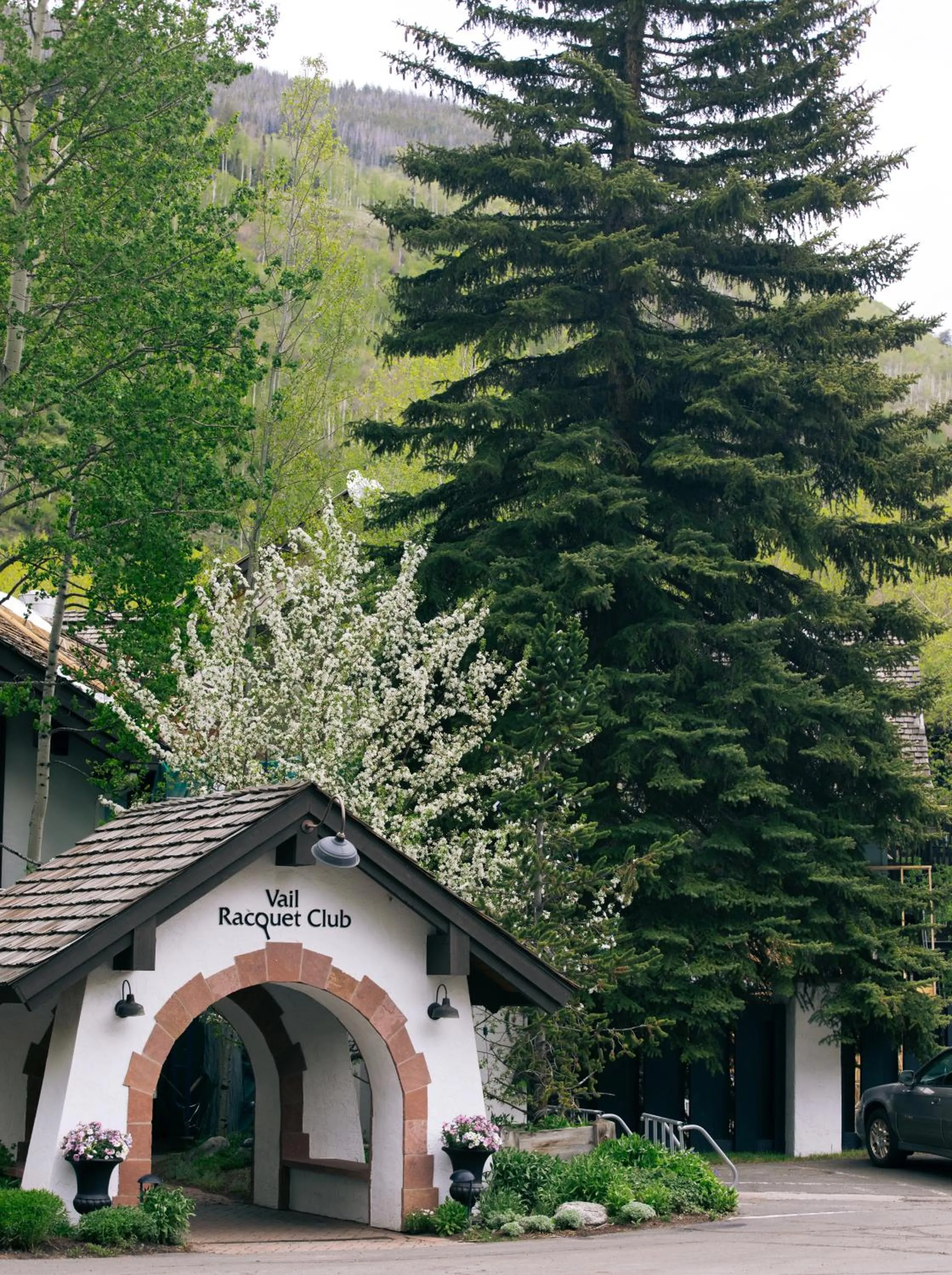 Property building in Vail Racquet Club Mountain Resort