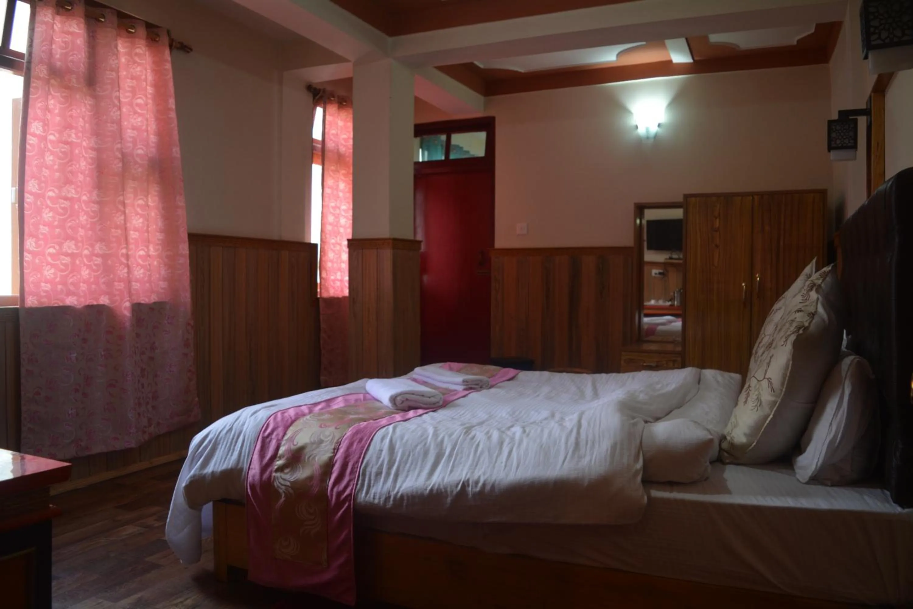 Bed in Rufina Blue Pine