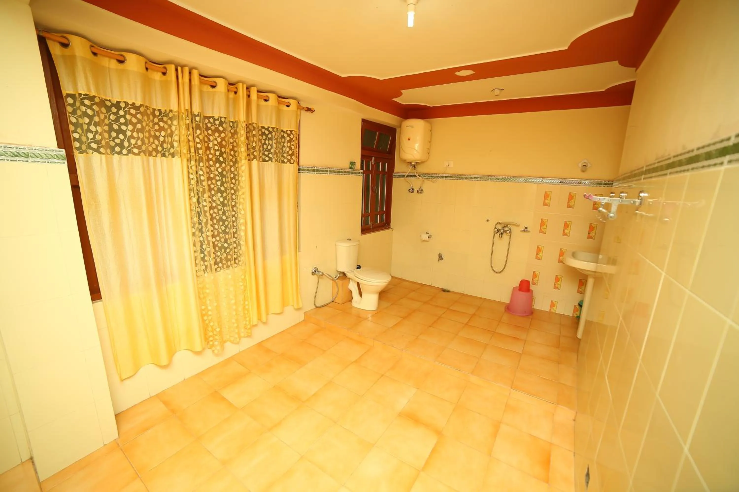 Toilet in Rufina Blue Pine