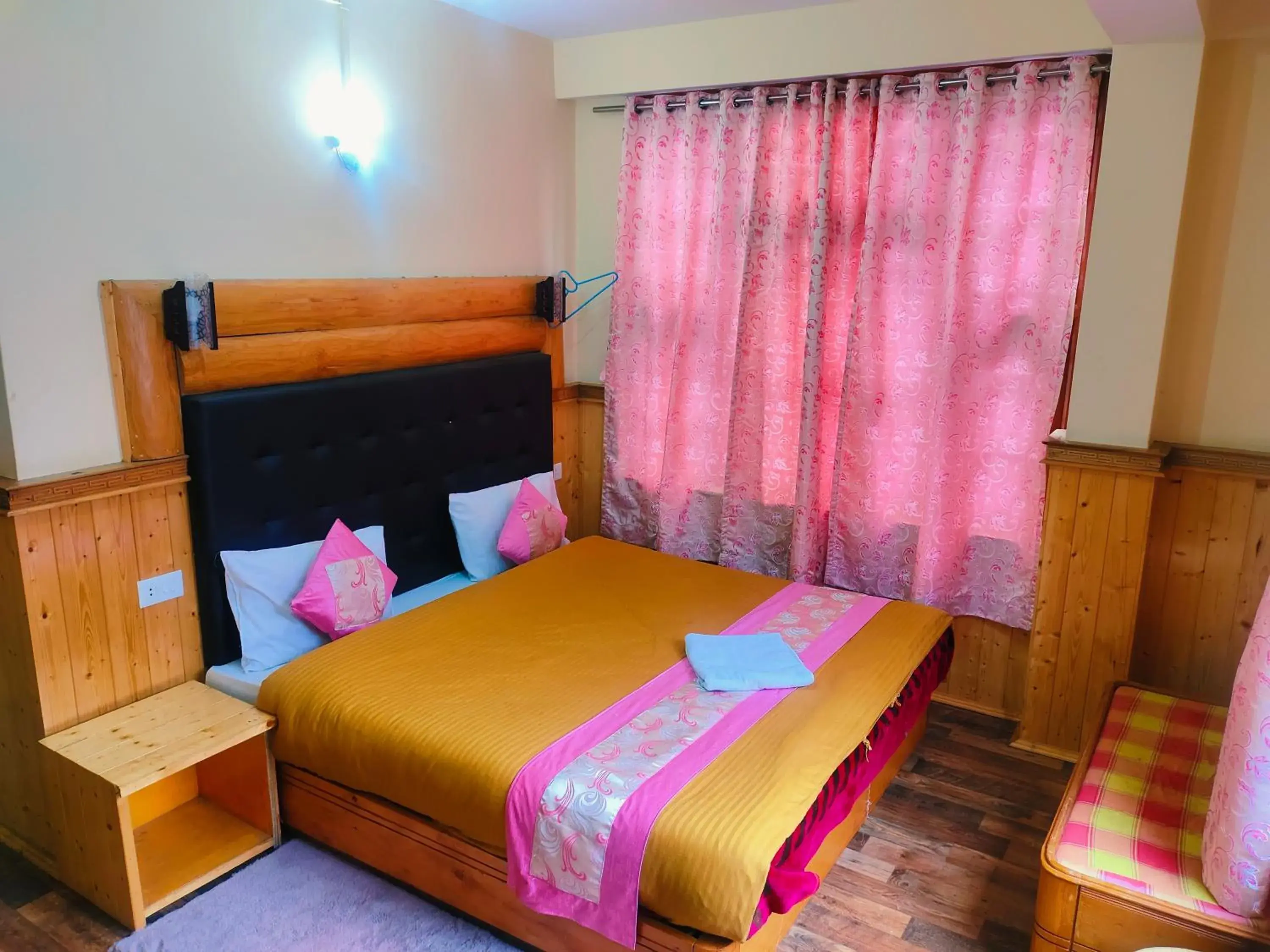 Deluxe Room in Rufina Blue Pine Deluxe Room in Rufina Blue Pine