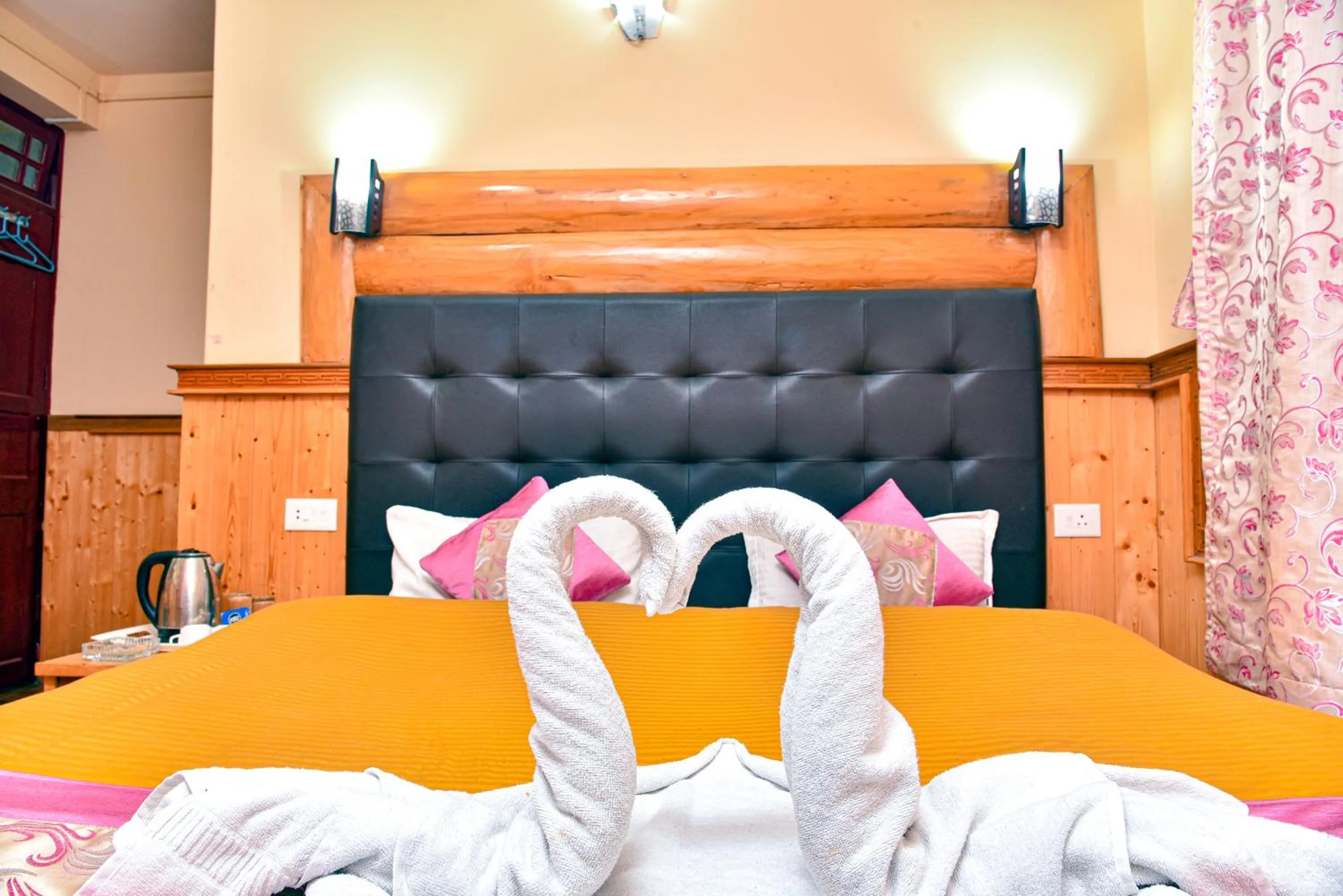 Bed in Rufina Blue Pine