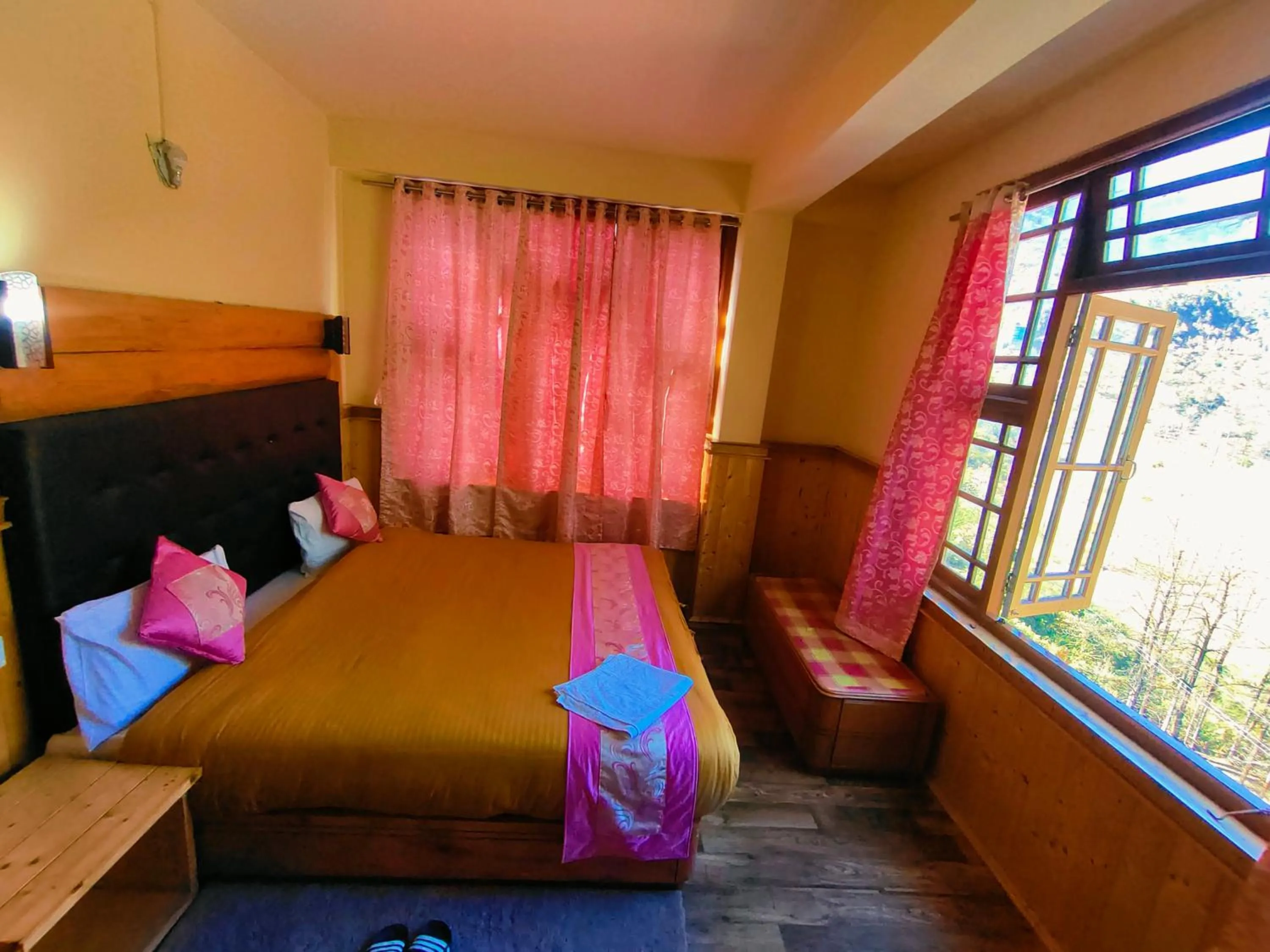 Bed in Rufina Blue Pine