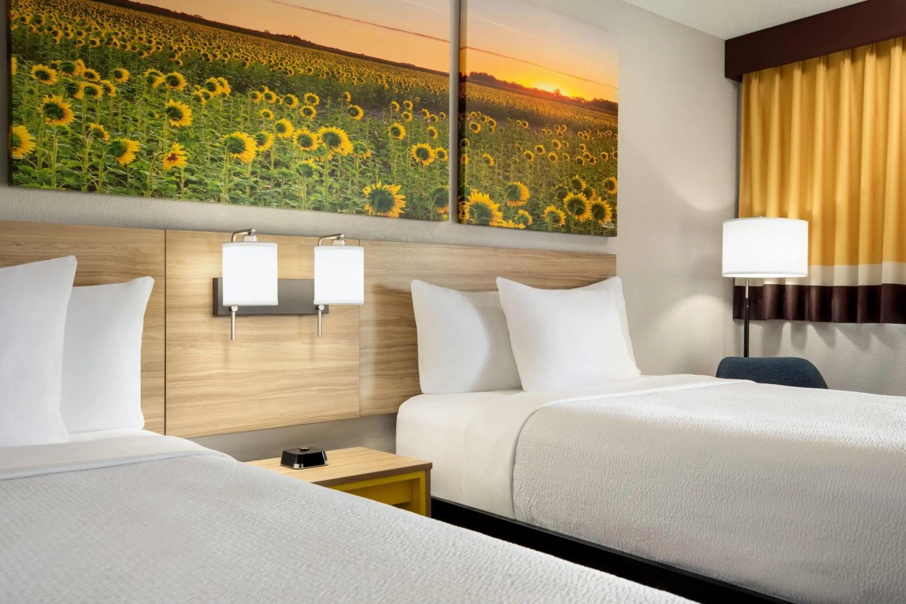 Photo of the whole room, Bed in Days Inn by Wyndham Cartersville