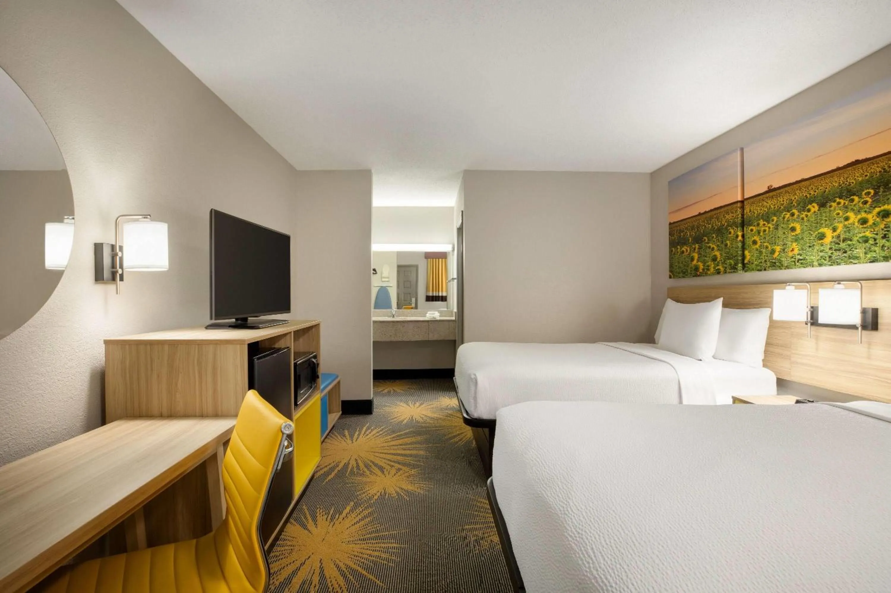 Photo of the whole room, Bed in Days Inn by Wyndham Cartersville