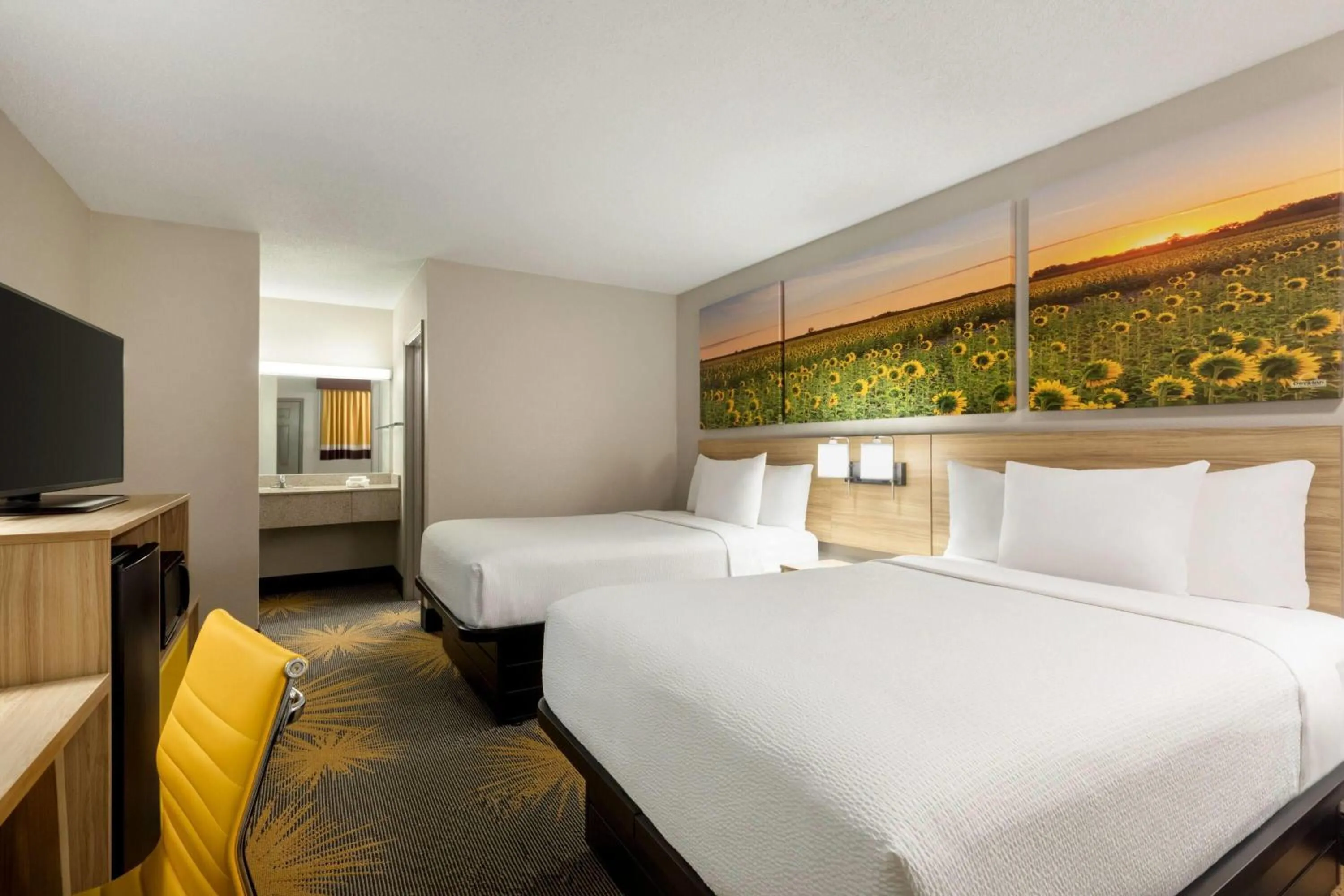 Photo of the whole room, Bed in Days Inn by Wyndham Cartersville