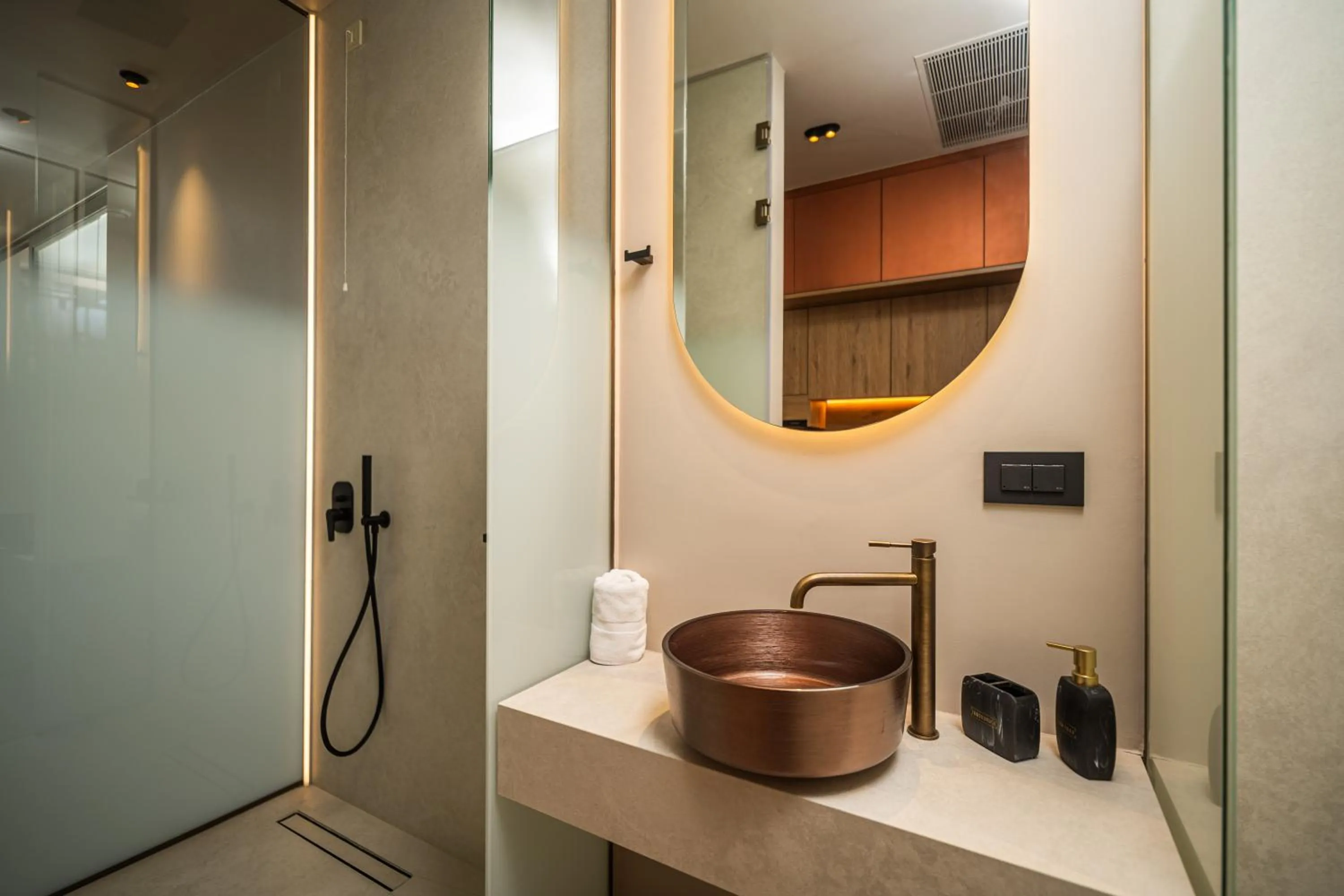 Shower in Oniros Residences