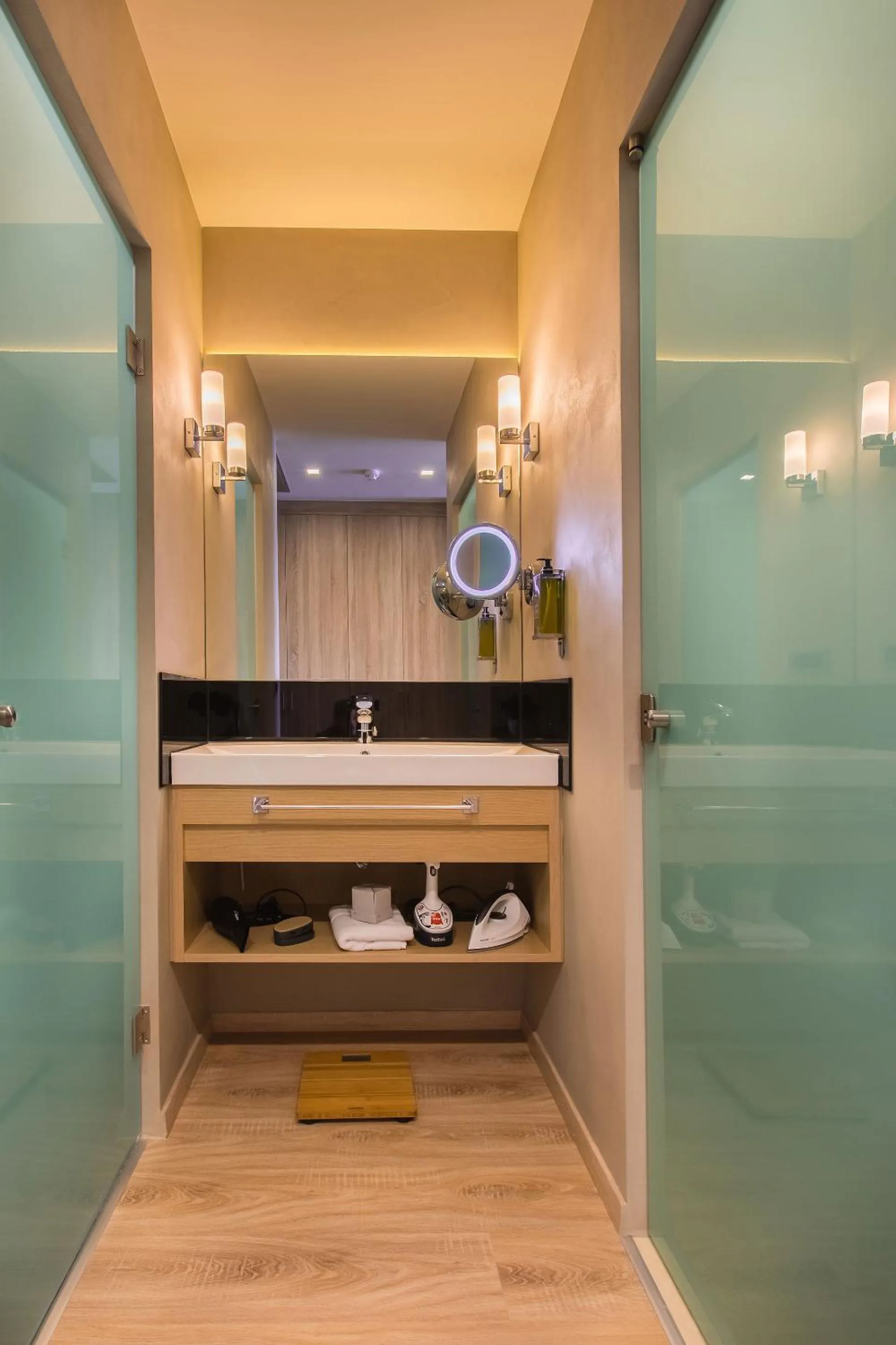 Shower in Oniros Residences
