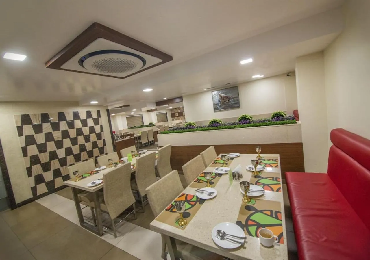 Restaurant/places to eat in Hotel iStay