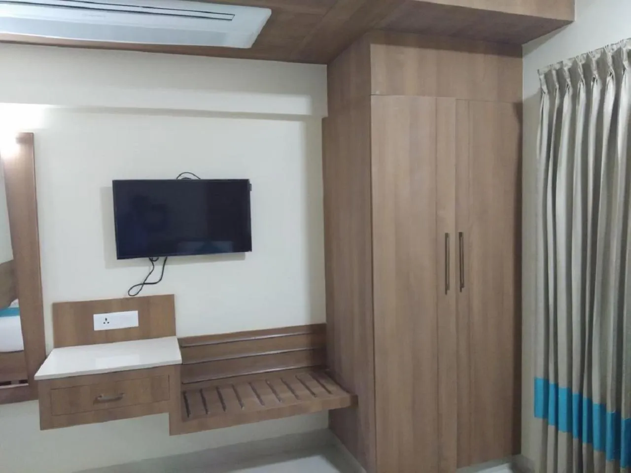 Communal lounge/ TV room in Hotel iStay