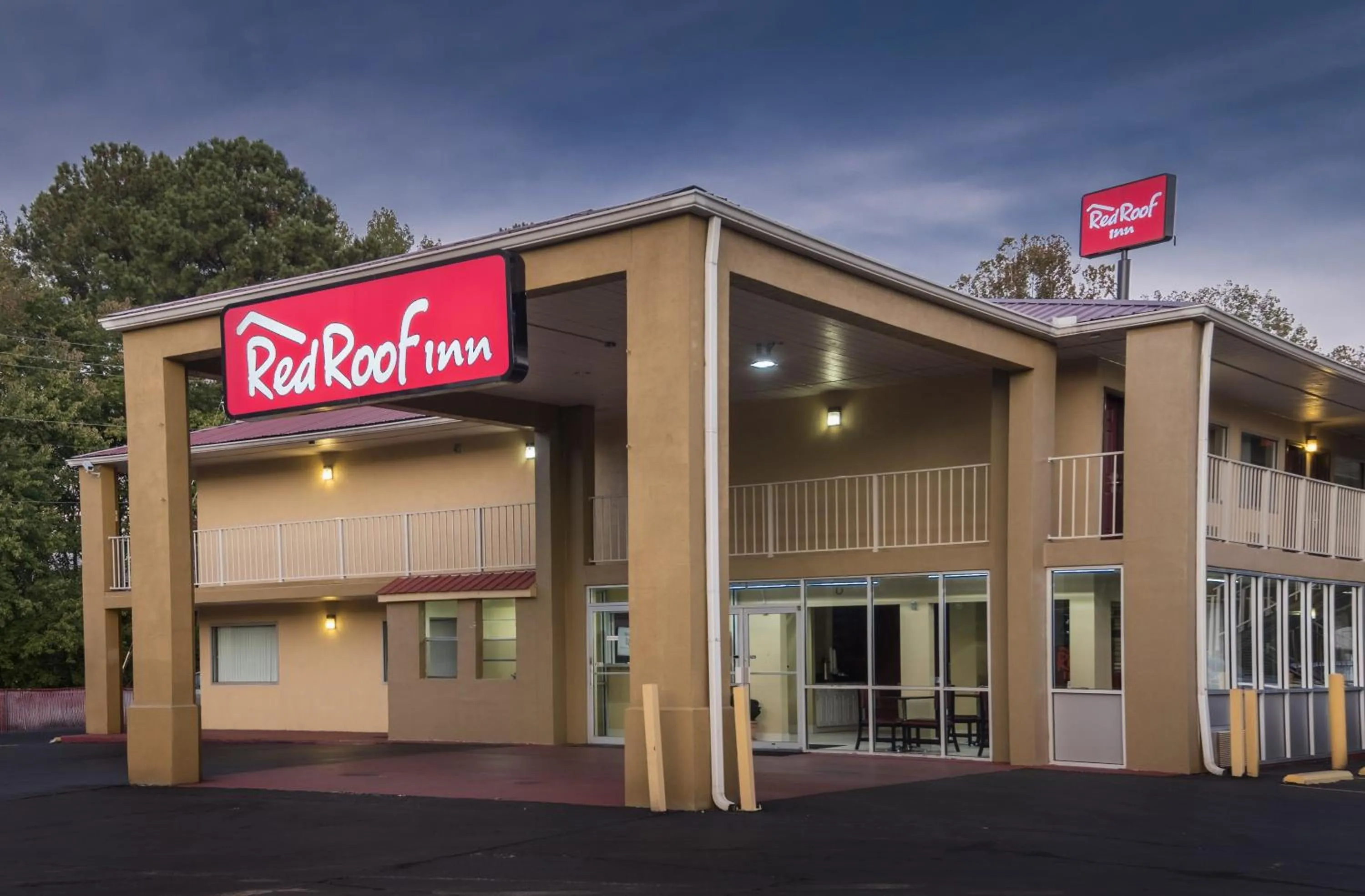 Property building in Red Roof Inn Acworth - Emerson - LakePoint South