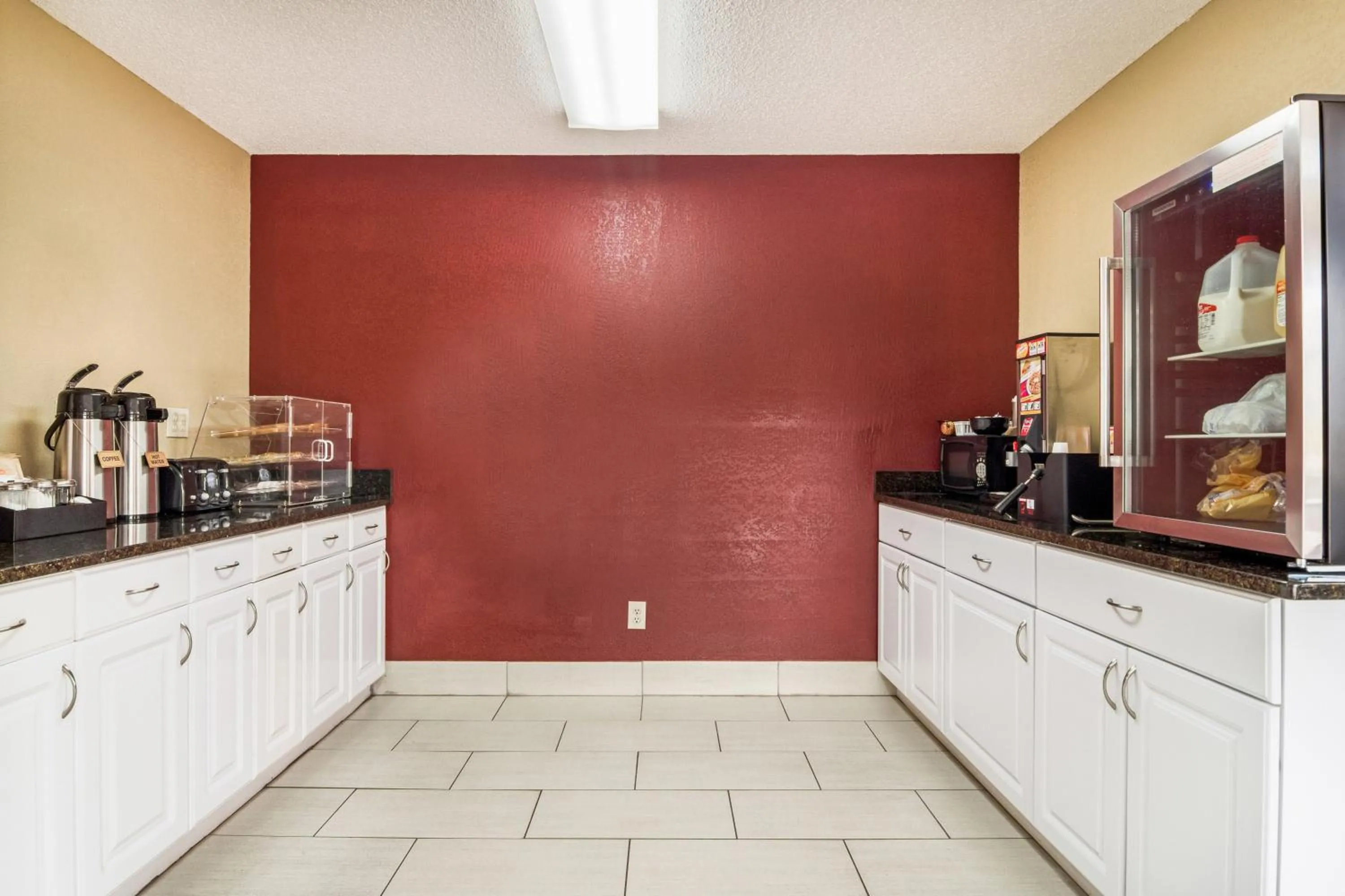 Breakfast in Red Roof Inn Acworth - Emerson - LakePoint South