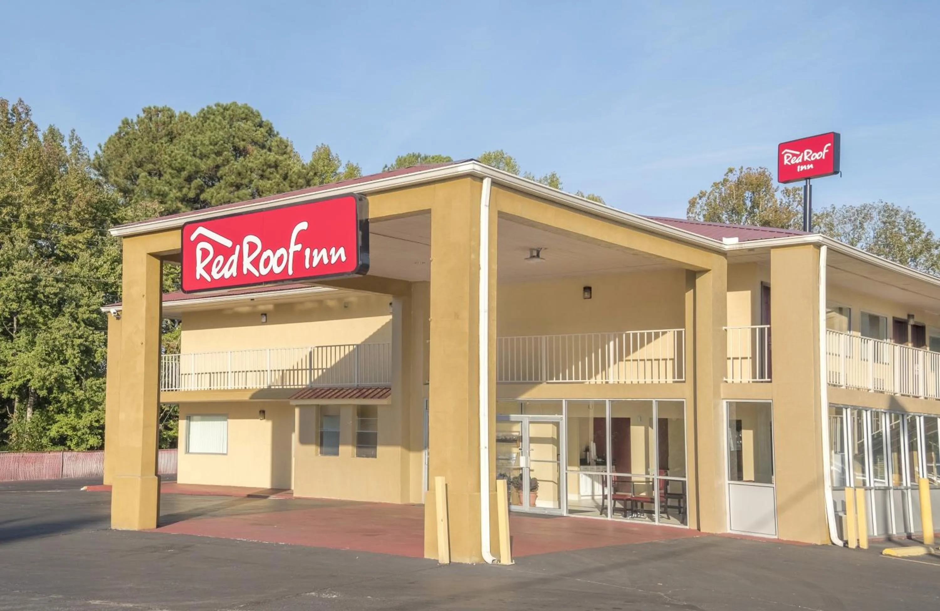 Property building in Red Roof Inn Acworth - Emerson - LakePoint South