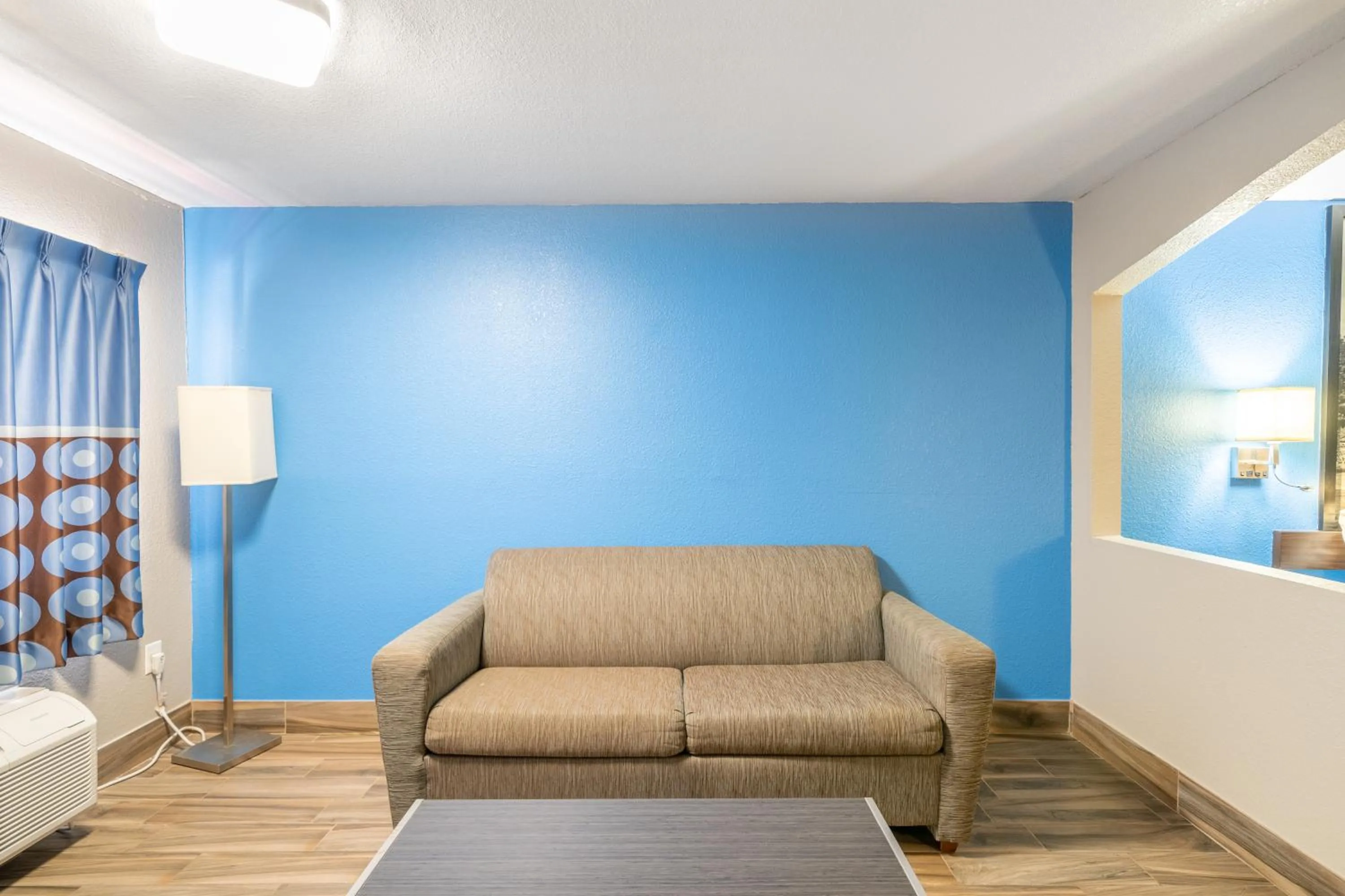 Seating area in Super 8 by Wyndham San Antonio/Riverwalk Area