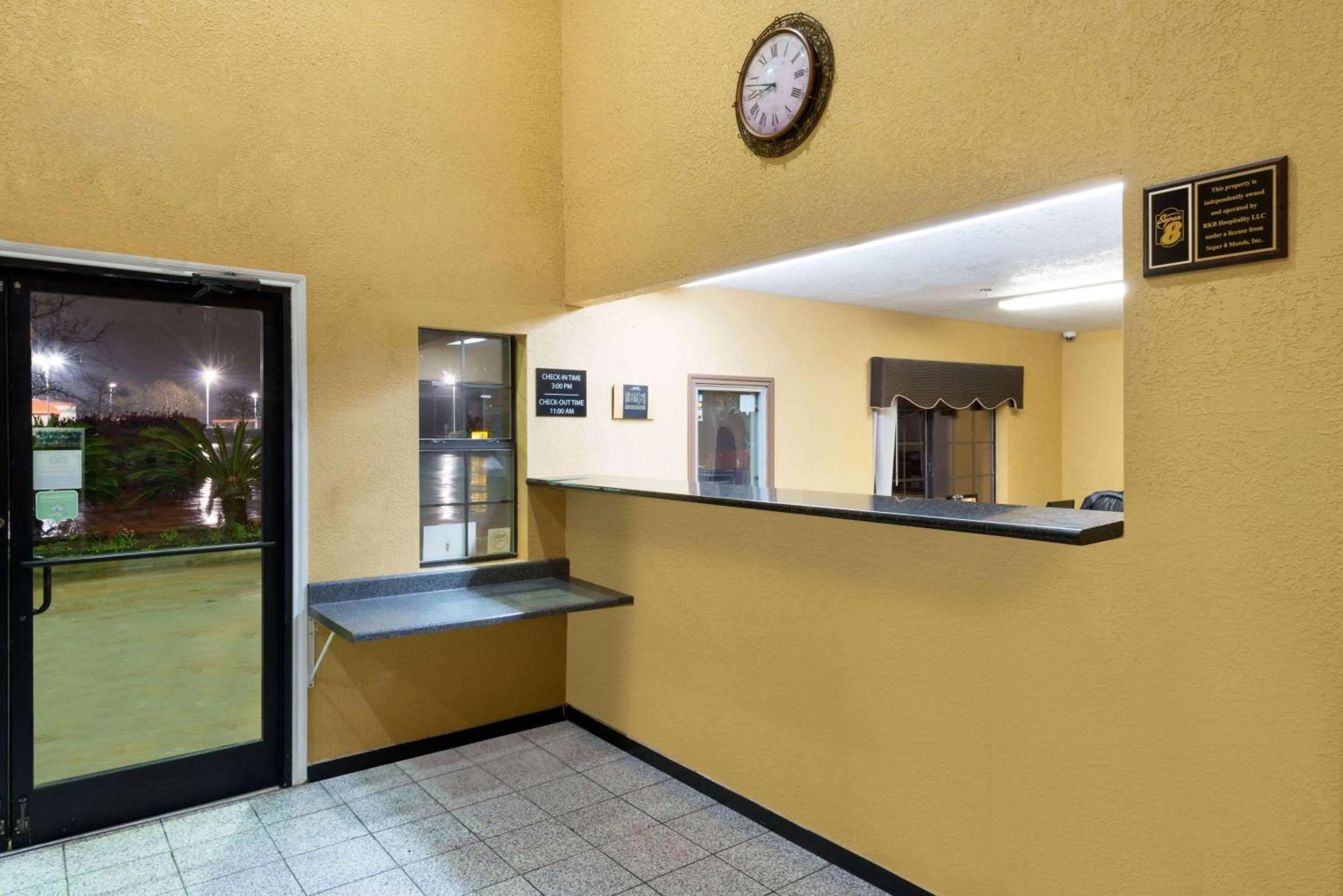 Lobby or reception in Super 8 by Wyndham San Antonio/Riverwalk Area