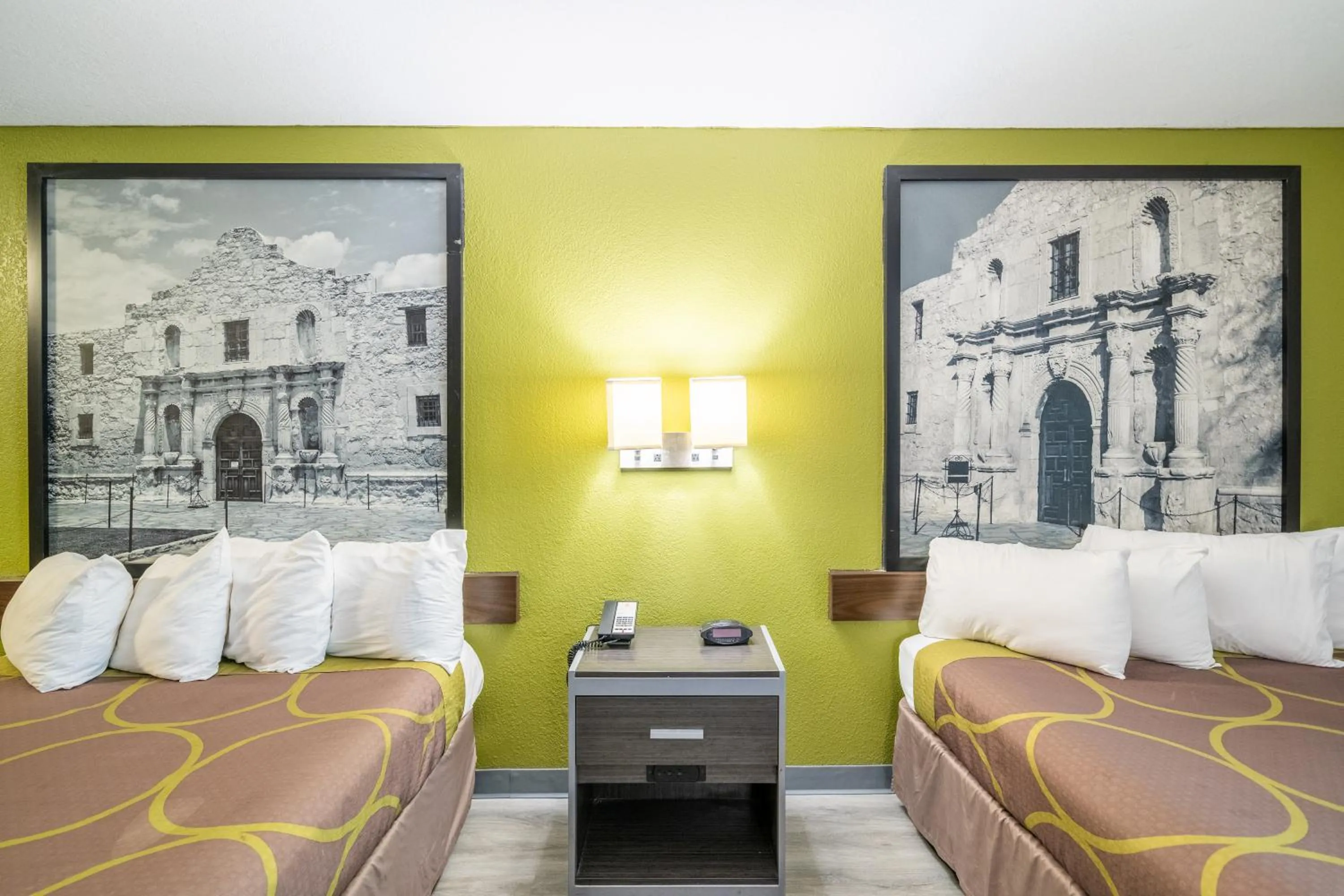 Bed in Super 8 by Wyndham San Antonio/Riverwalk Area