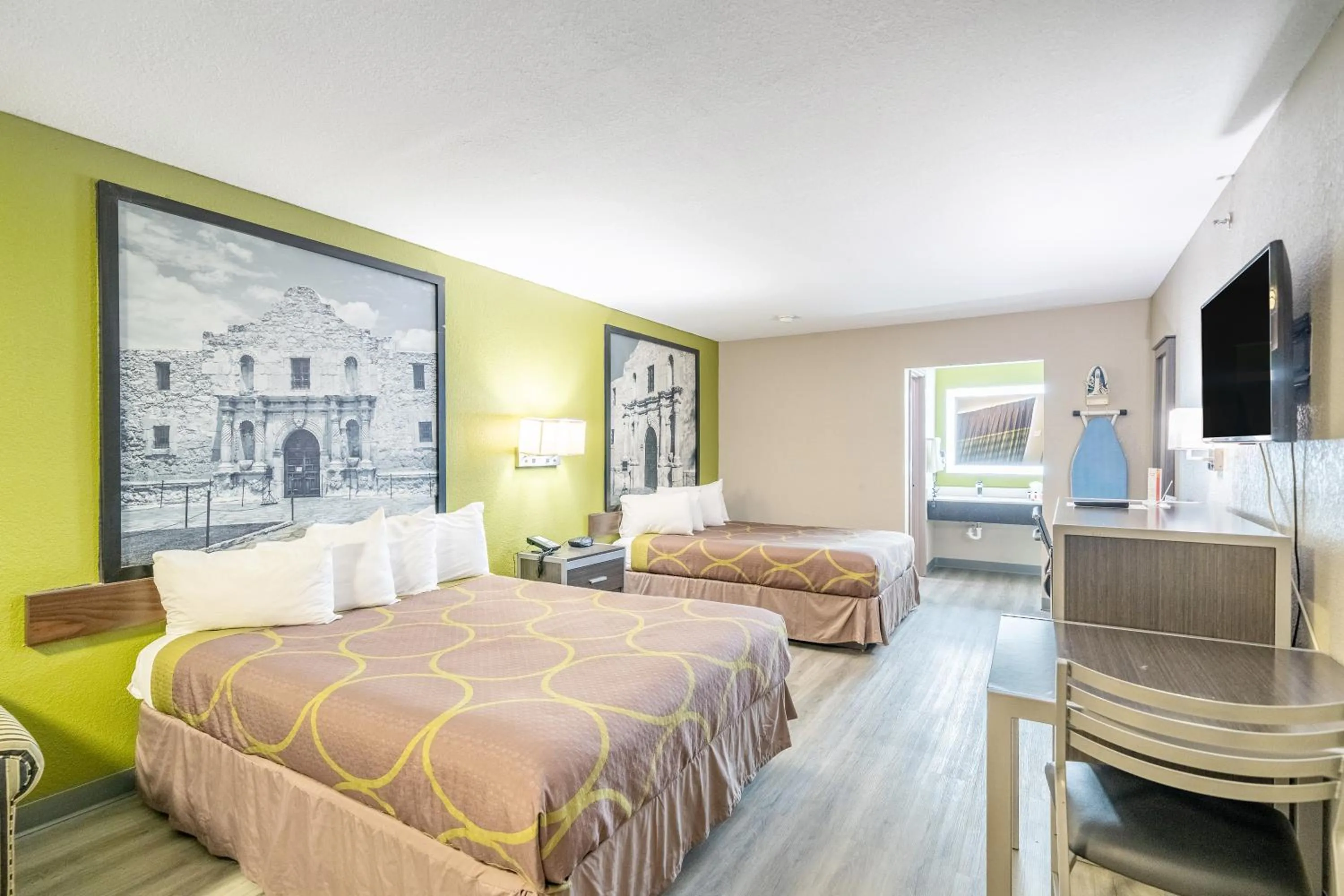 Bed in Super 8 by Wyndham San Antonio/Riverwalk Area