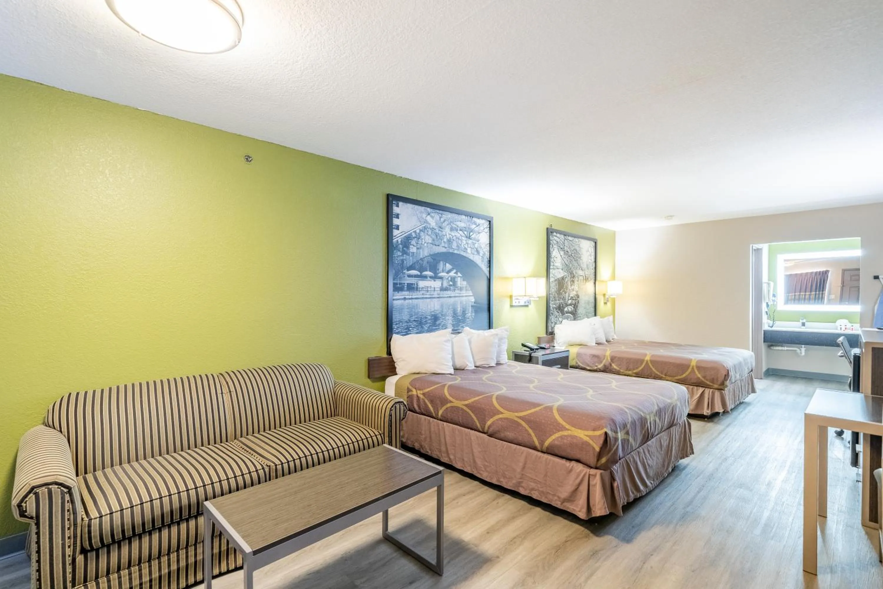 Bed in Super 8 by Wyndham San Antonio/Riverwalk Area