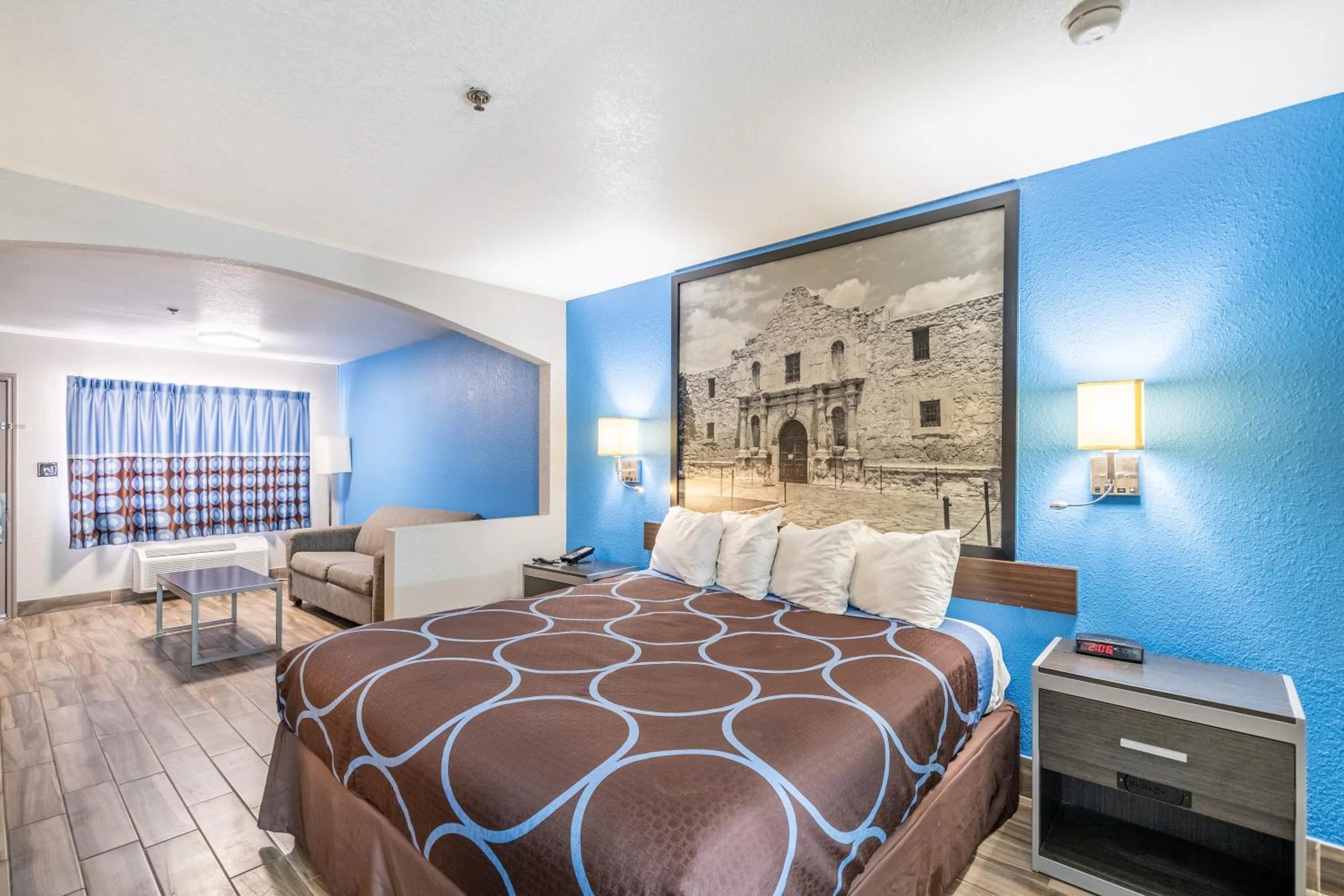 Bed in Super 8 by Wyndham San Antonio/Riverwalk Area