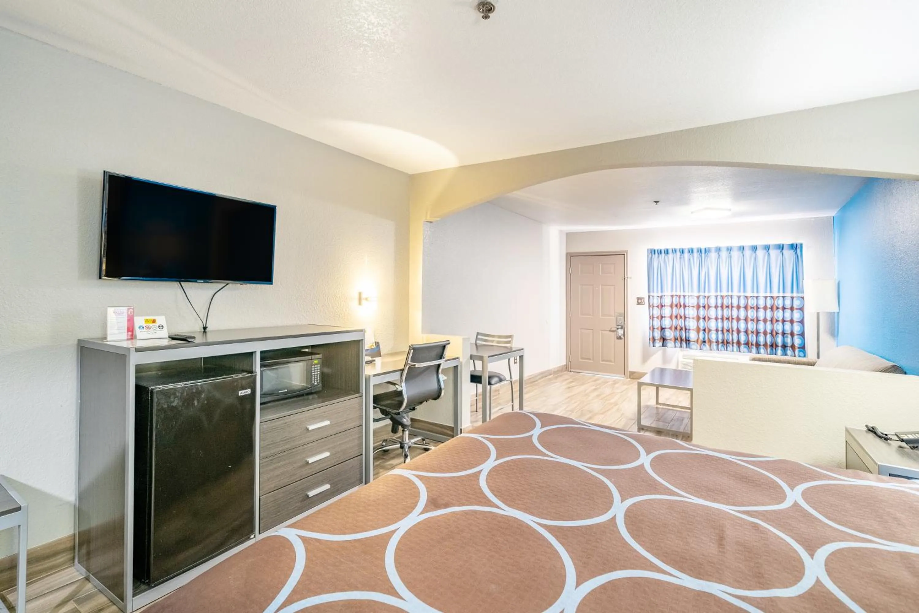 Bed in Super 8 by Wyndham San Antonio/Riverwalk Area