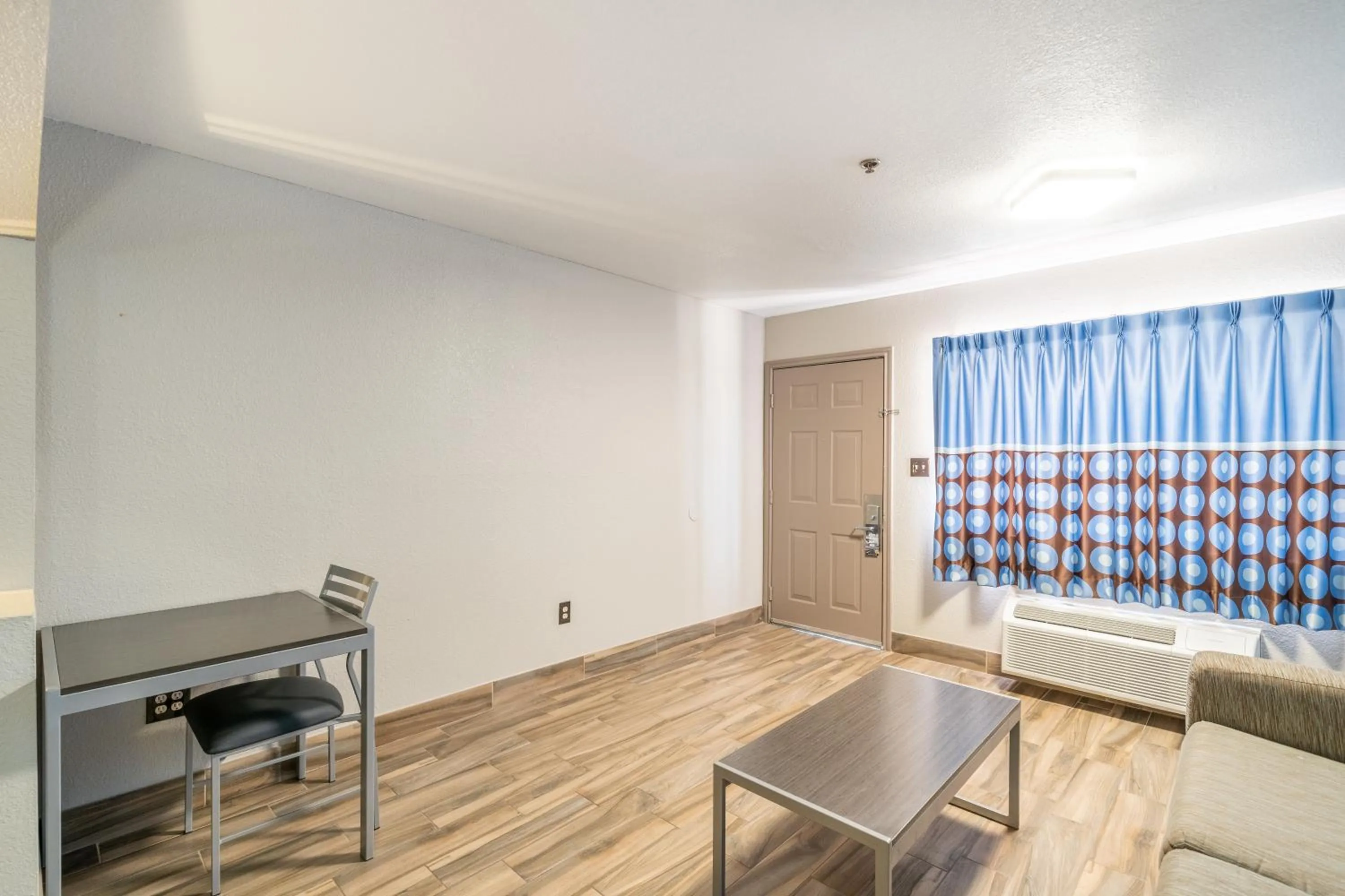 Seating area in Super 8 by Wyndham San Antonio/Riverwalk Area