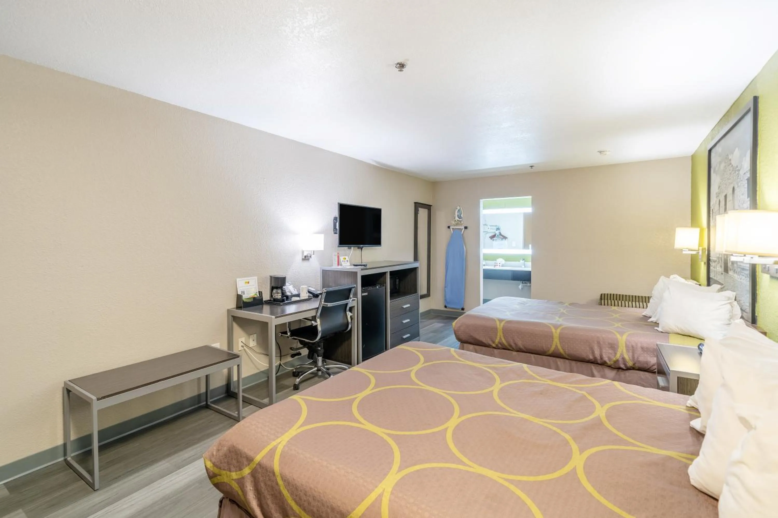 Bed in Super 8 by Wyndham San Antonio/Riverwalk Area