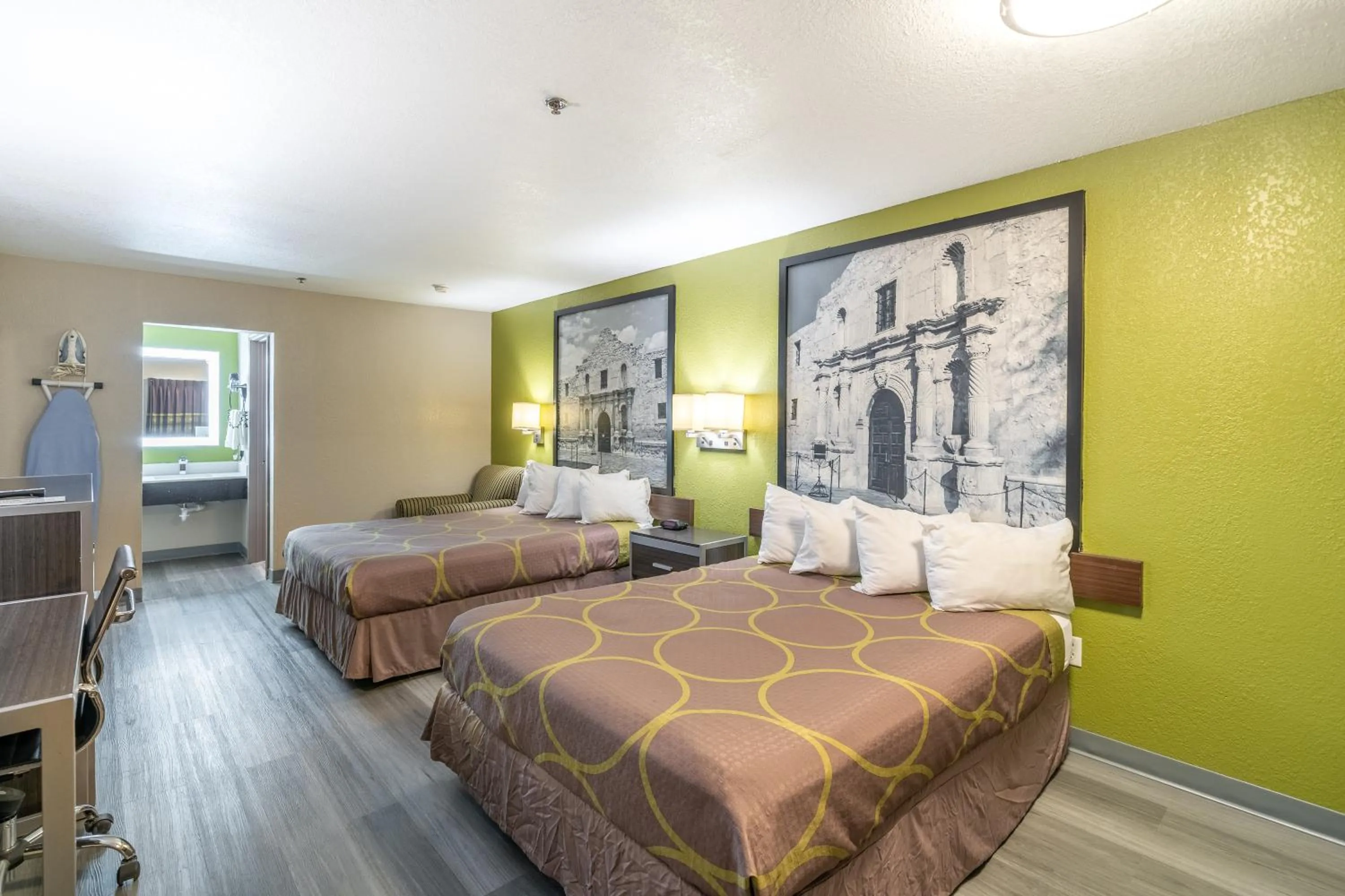 Bed in Super 8 by Wyndham San Antonio/Riverwalk Area