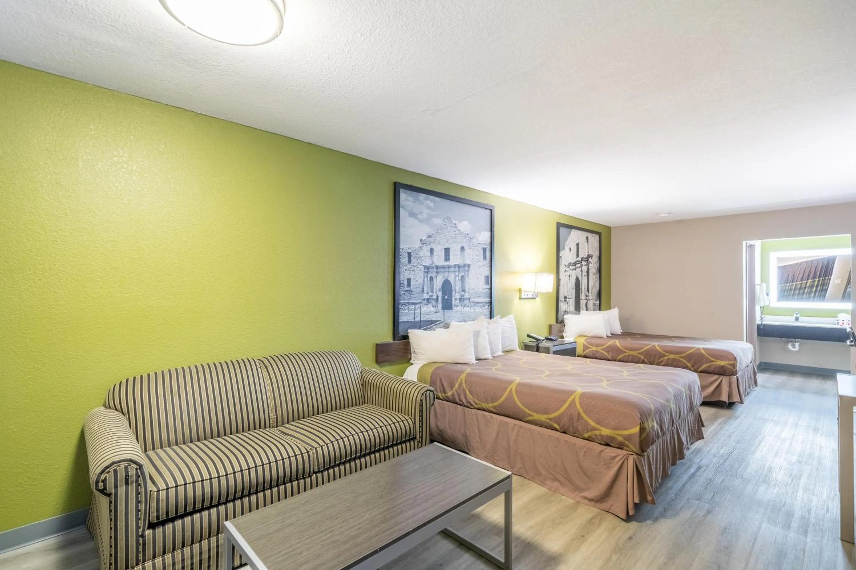 Bed in Super 8 by Wyndham San Antonio/Riverwalk Area