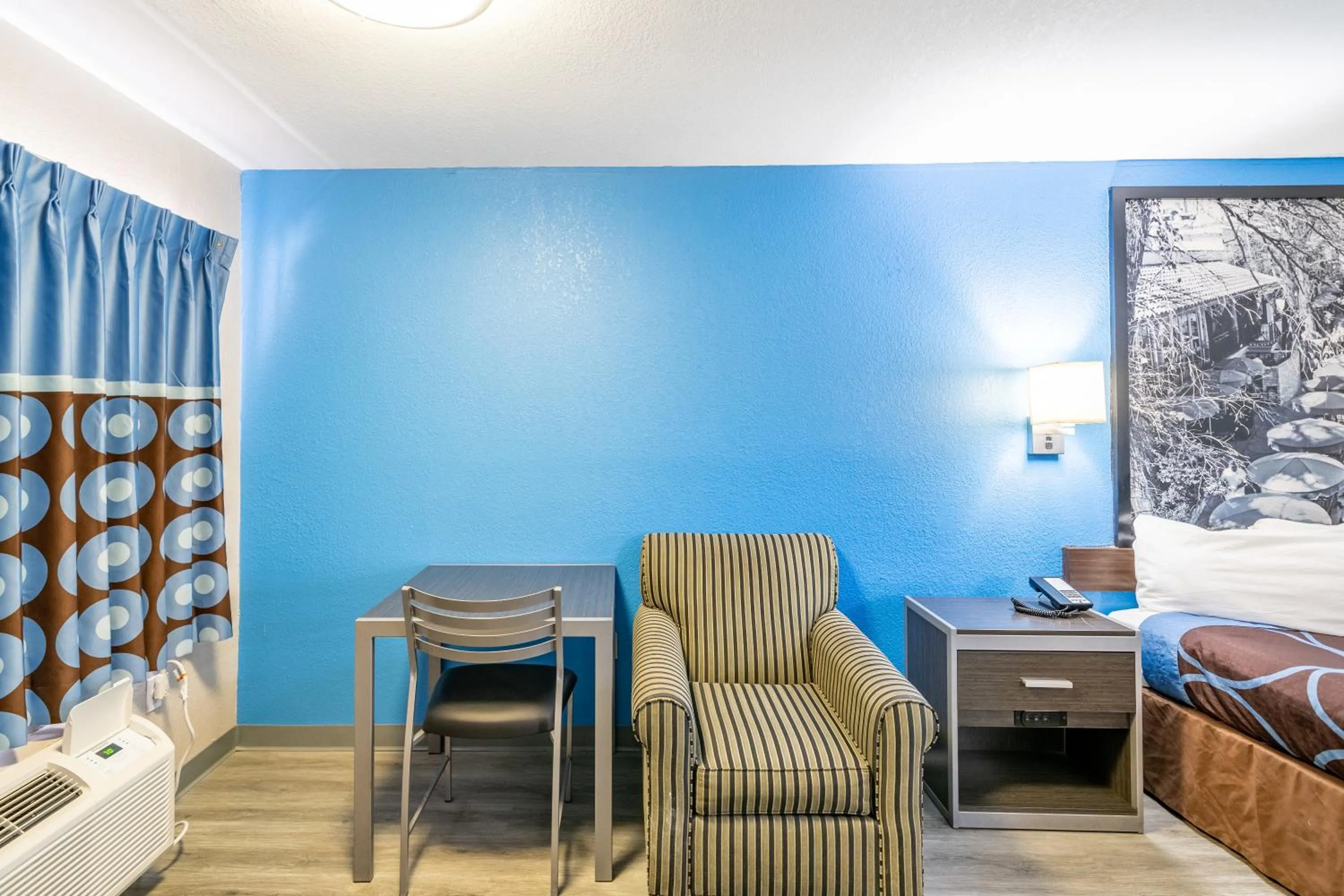 Seating area, Bed in Super 8 by Wyndham San Antonio/Riverwalk Area