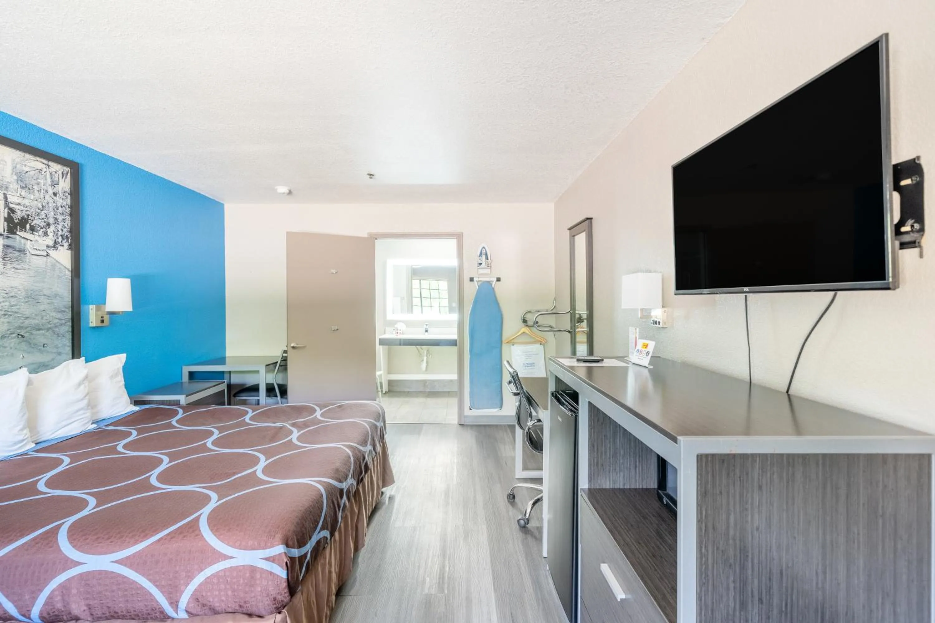 Bed in Super 8 by Wyndham San Antonio/Riverwalk Area