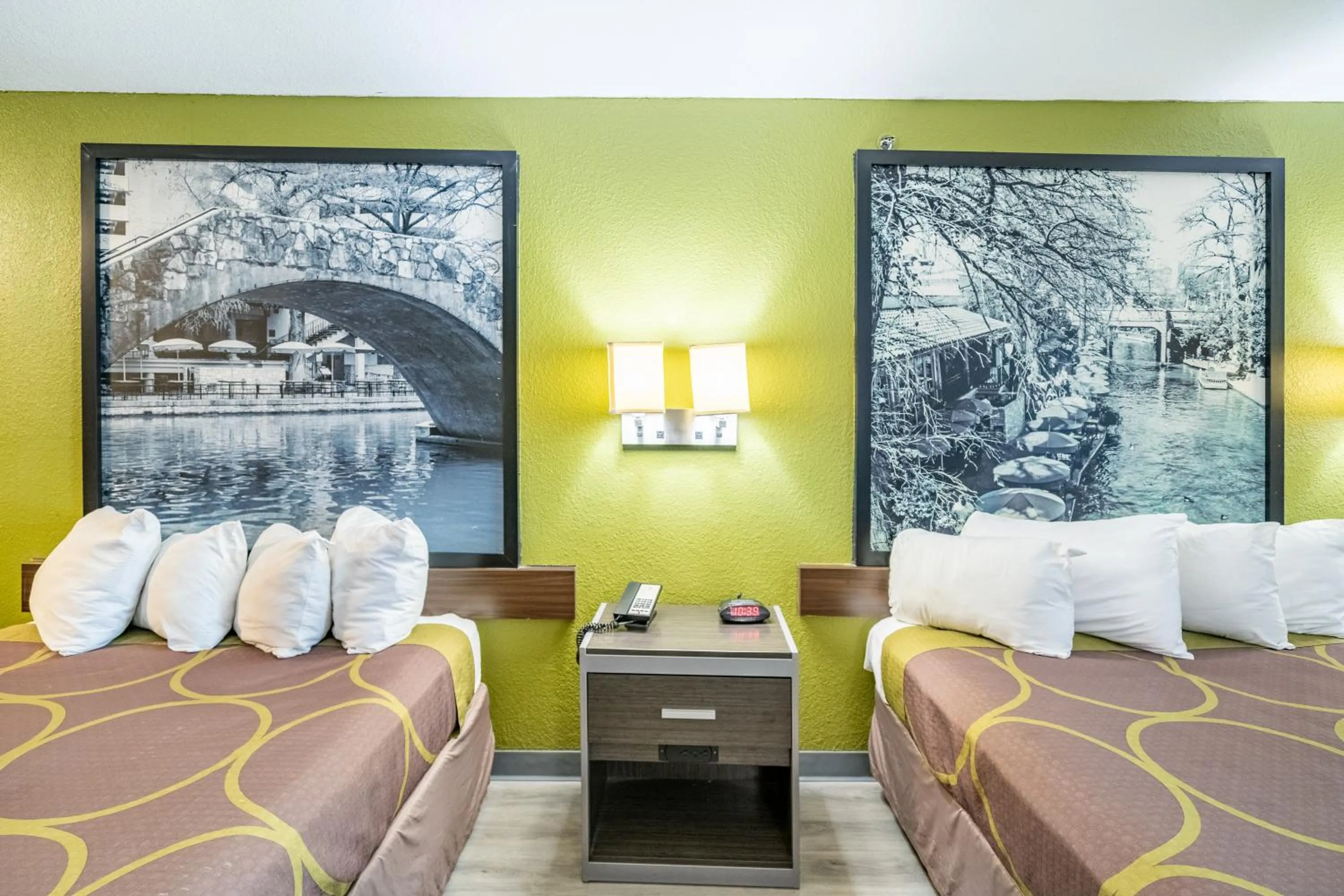 Bed in Super 8 by Wyndham San Antonio/Riverwalk Area