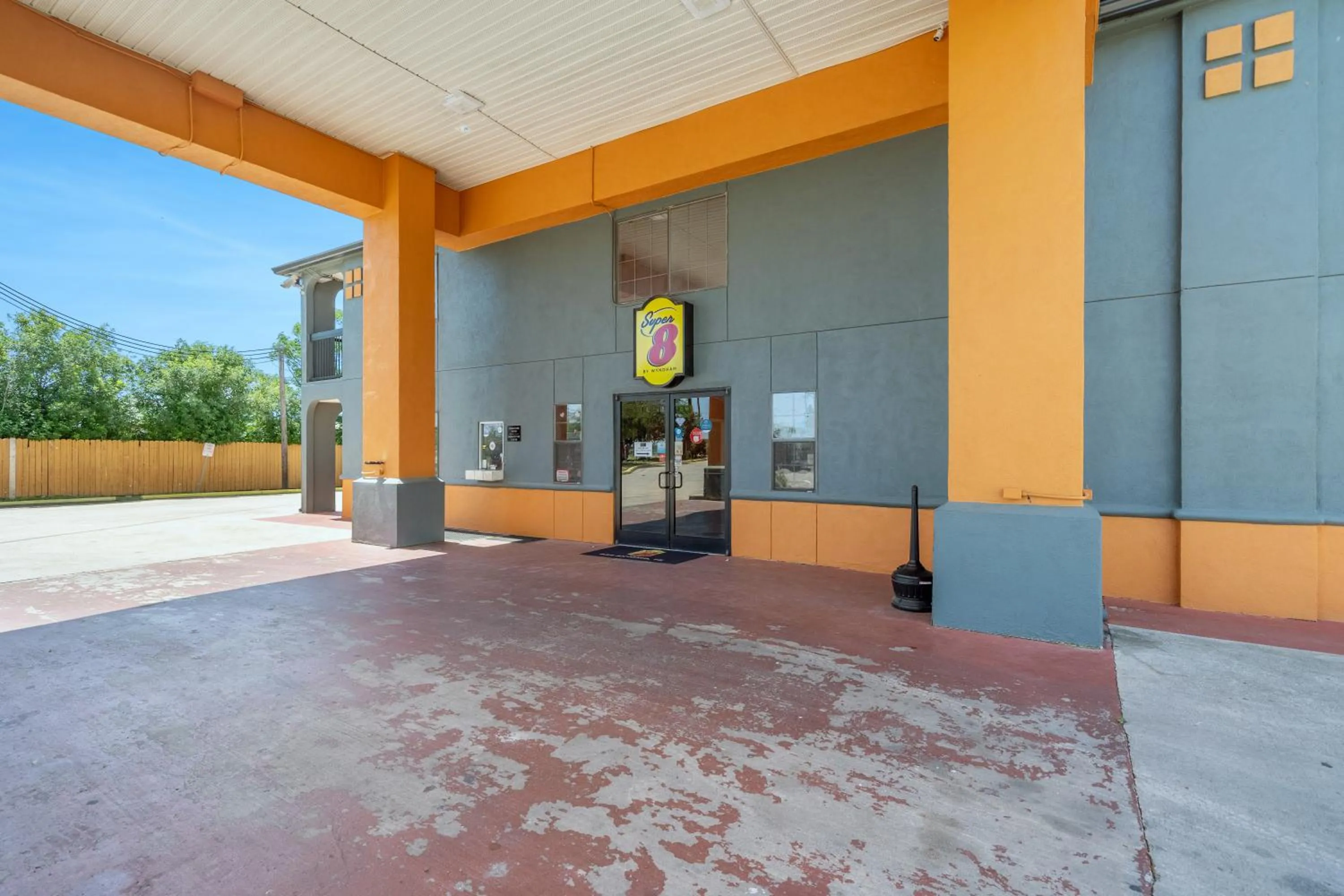 Day in Super 8 by Wyndham San Antonio/Riverwalk Area